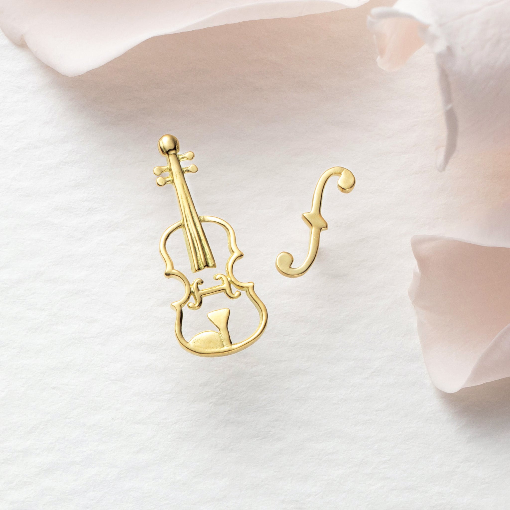 K18ピアス(ヴァイオリンモチーフ)《26A03607》