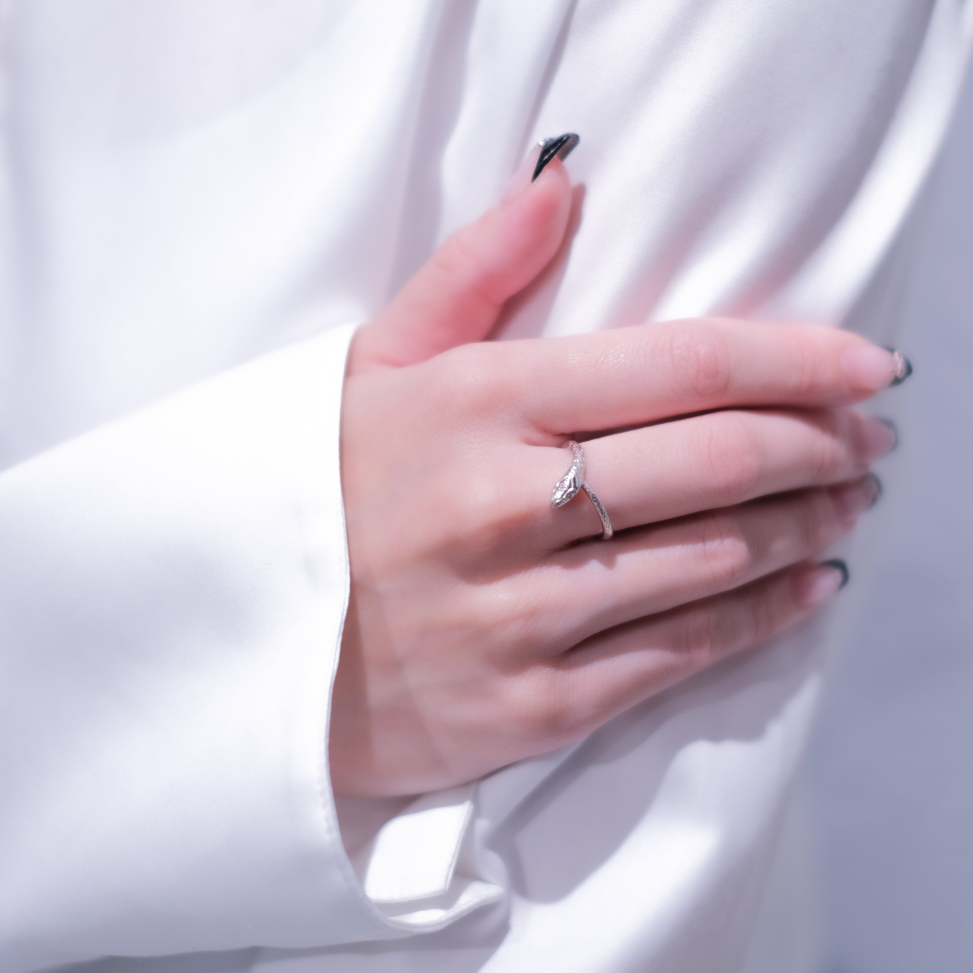 ダイヤモンド プラチナリング(ヘビモチーフ/4月誕生石)《26A04202》