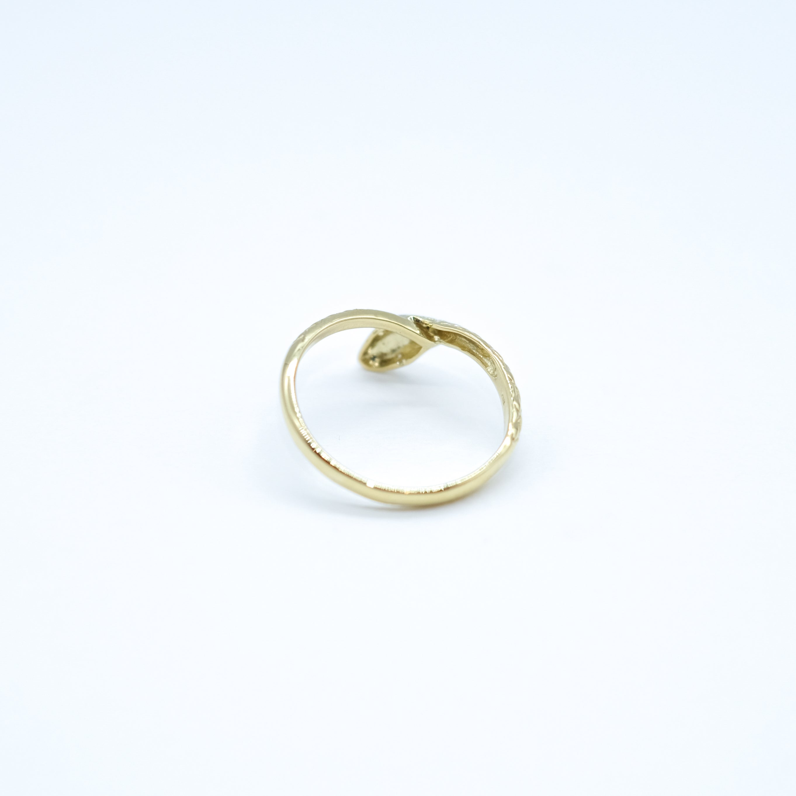 ダイヤモンド K18リング(ヘビモチーフ/4月誕生石)《26A04203》