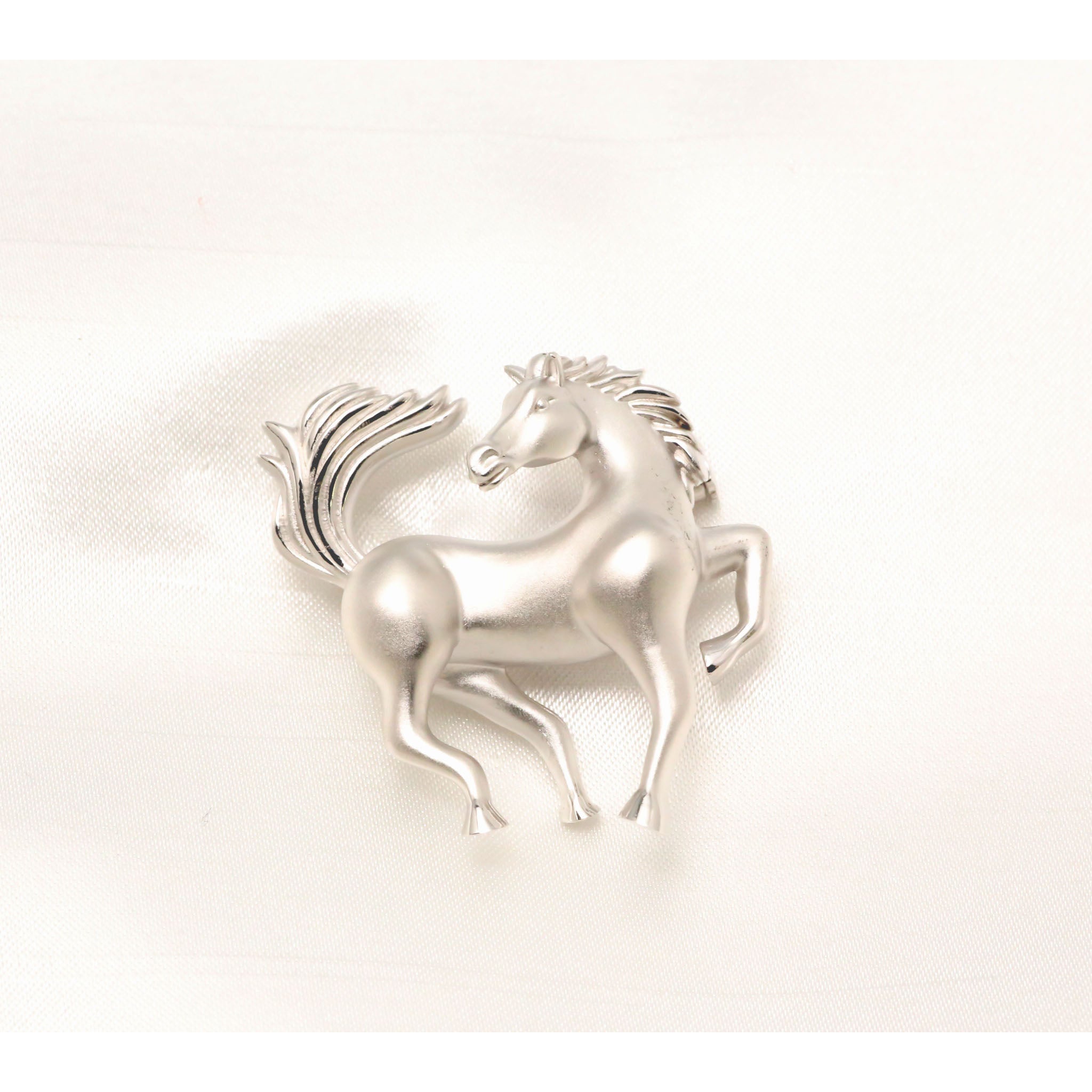 シルバーブローチ（馬モチーフ）《26A04205》