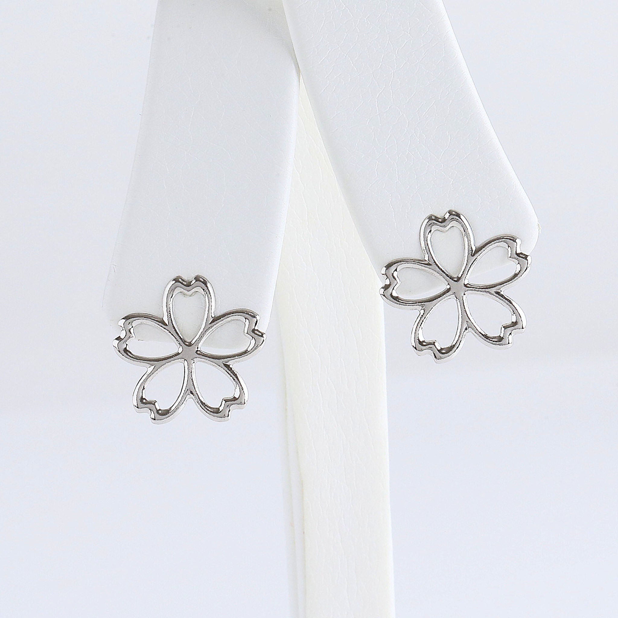 プラチナピアス(桜モチーフ)《26A04803》