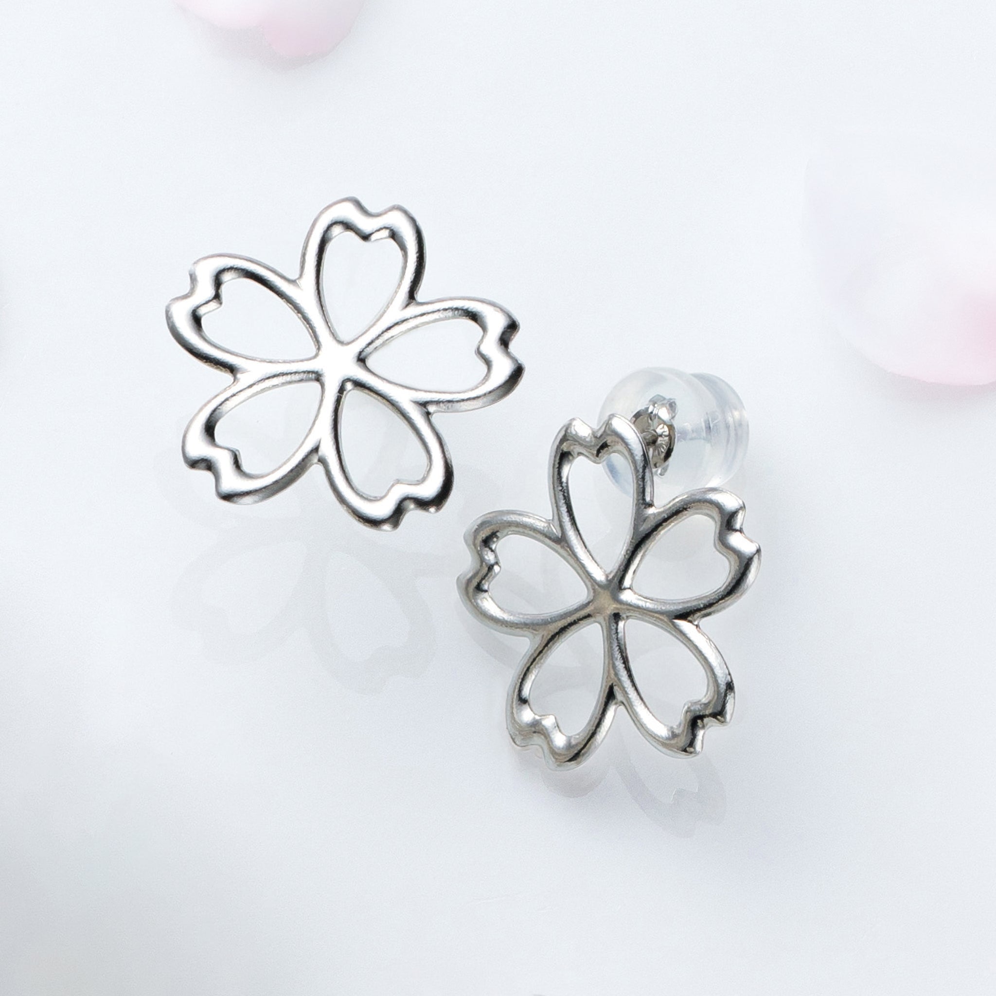 プラチナピアス(桜モチーフ)《26A04803》 | 京セラジュエリー