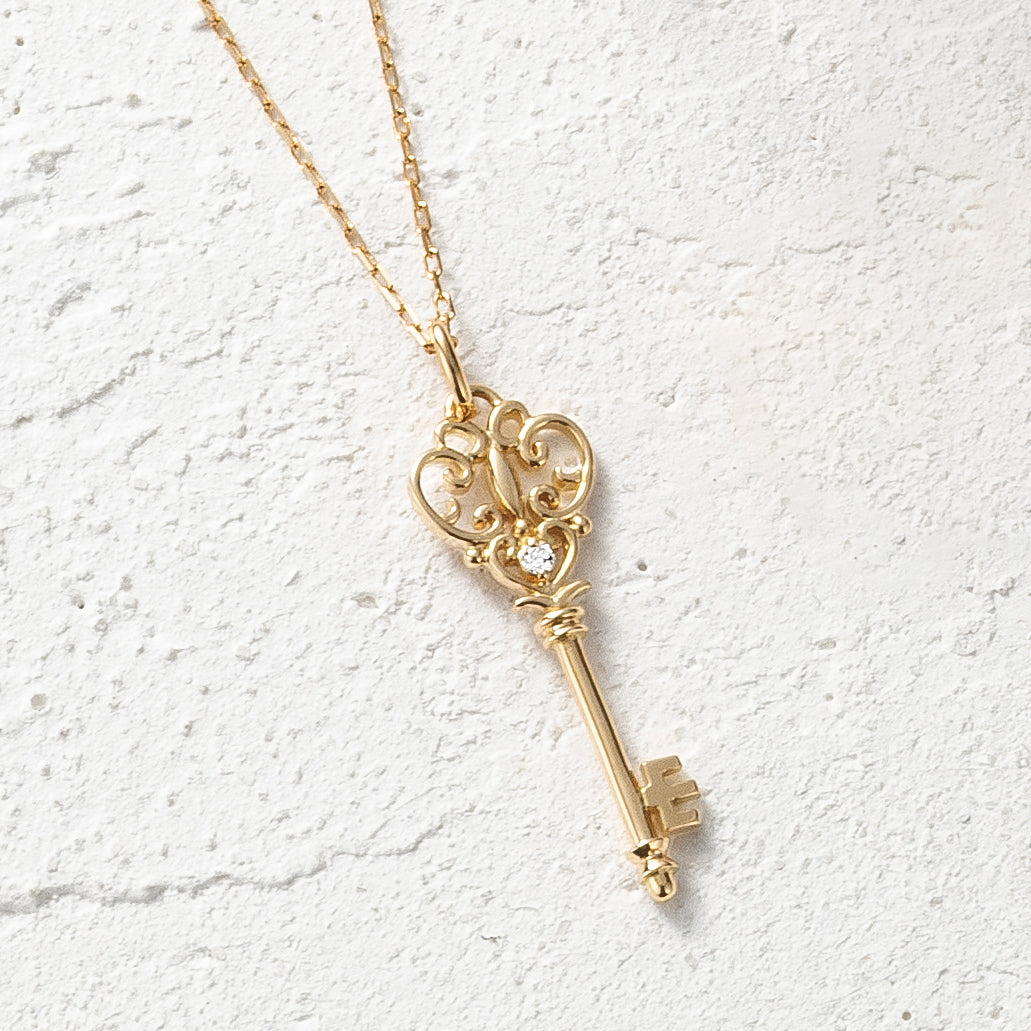 ダイヤモンド K18ネックレス(キーモチーフ/4月誕生石)《26C20115》