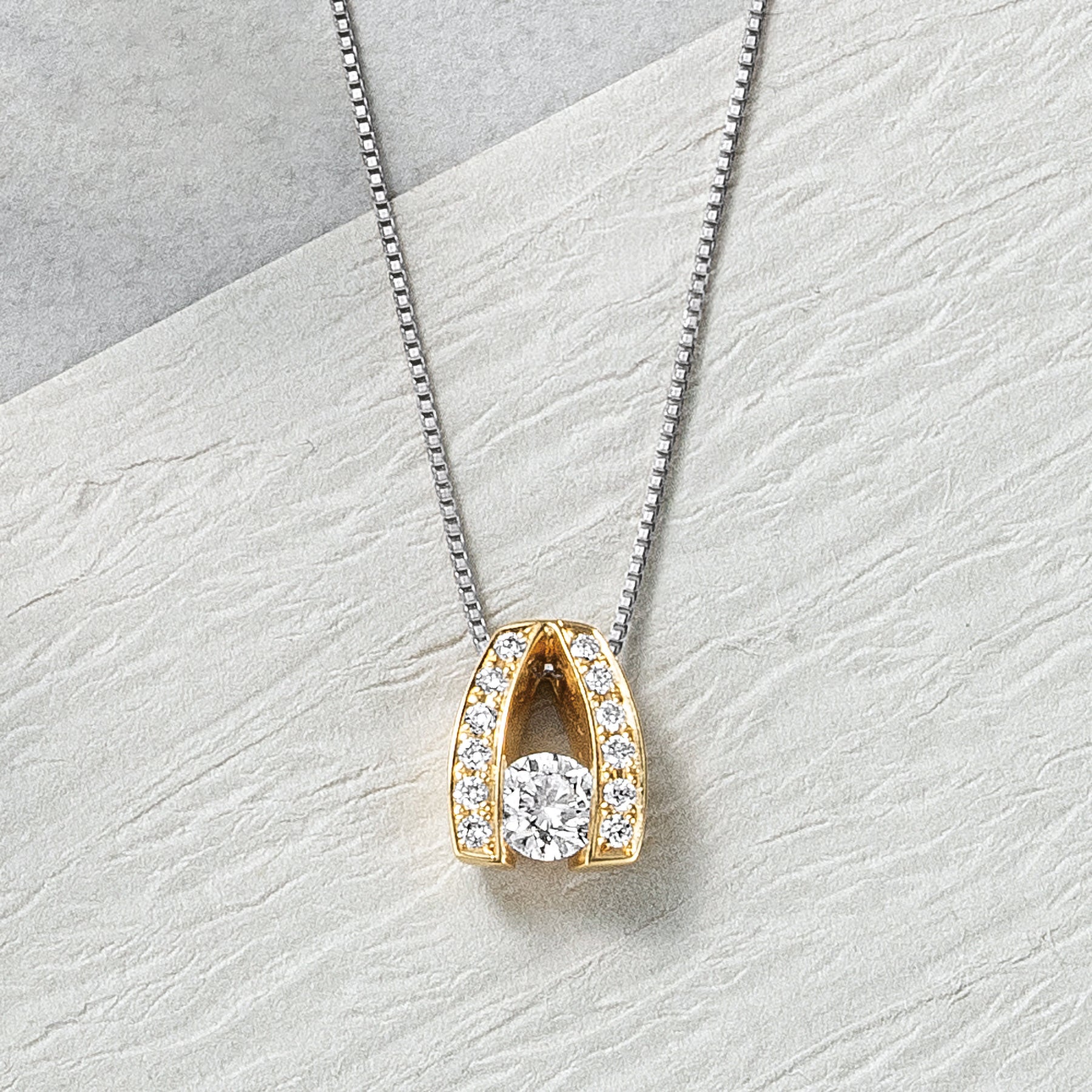 ダイヤモンド プラチナ/K18ネックレス(0.20カラット/Dカラー/SIクラス/EX/コンビカラー/4月誕生石/グレーディングレポート付)《26C30103》