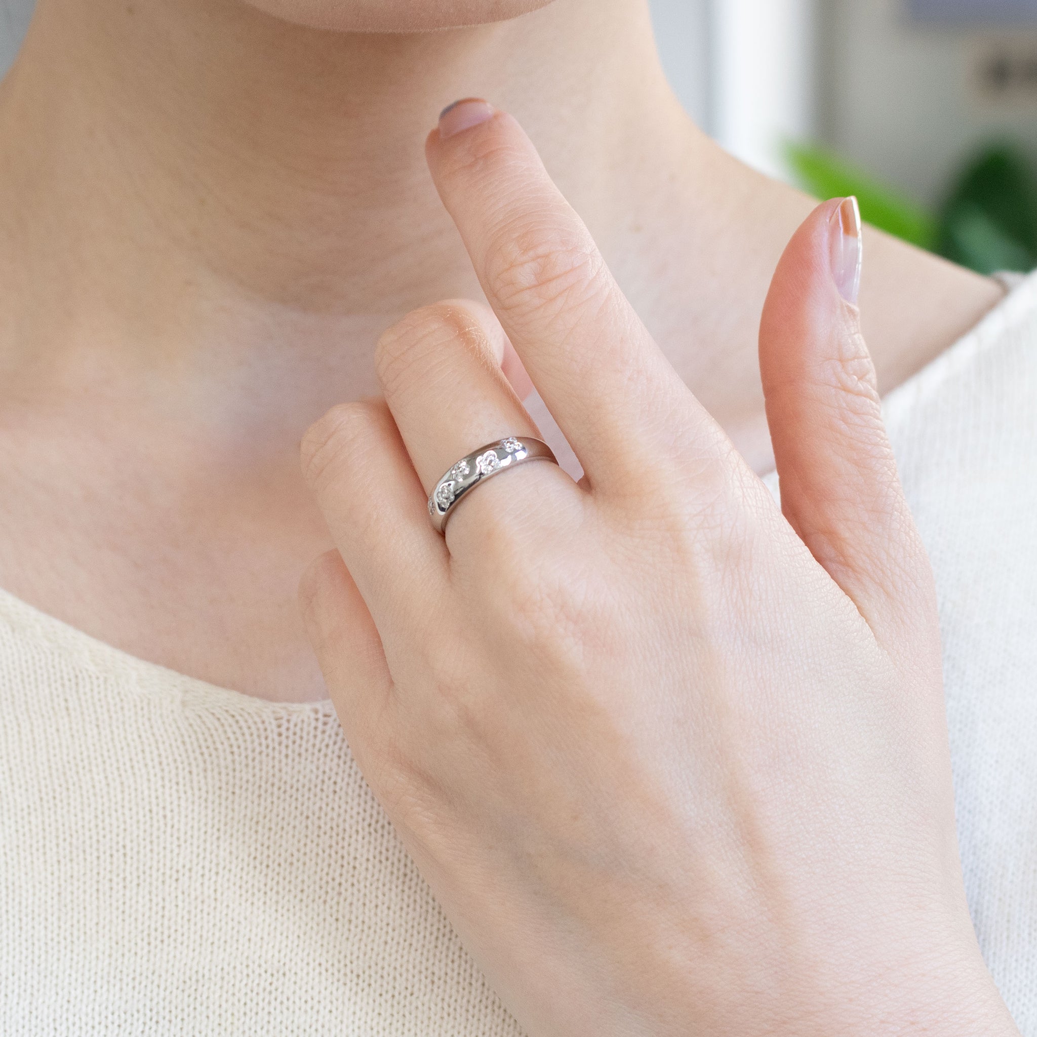 ダイヤモンド プラチナリング(フラワーモチーフ/4月誕生石)《26C30110》