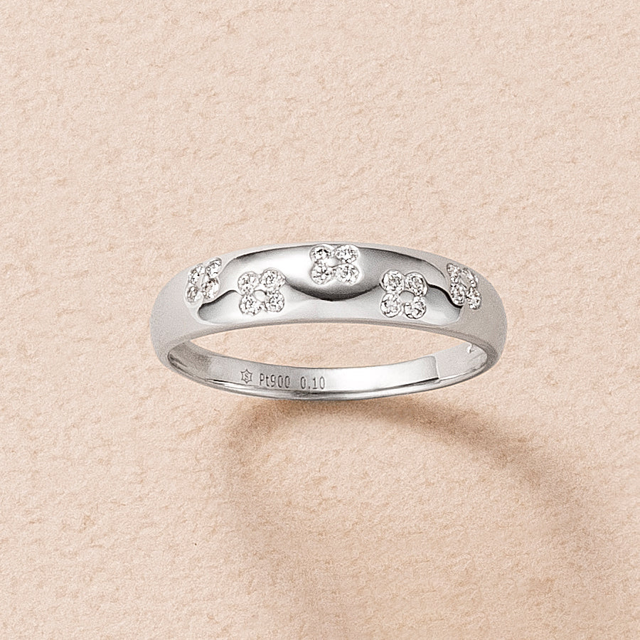 ダイヤモンド プラチナリング(フラワーモチーフ/4月誕生石)《26C30110》