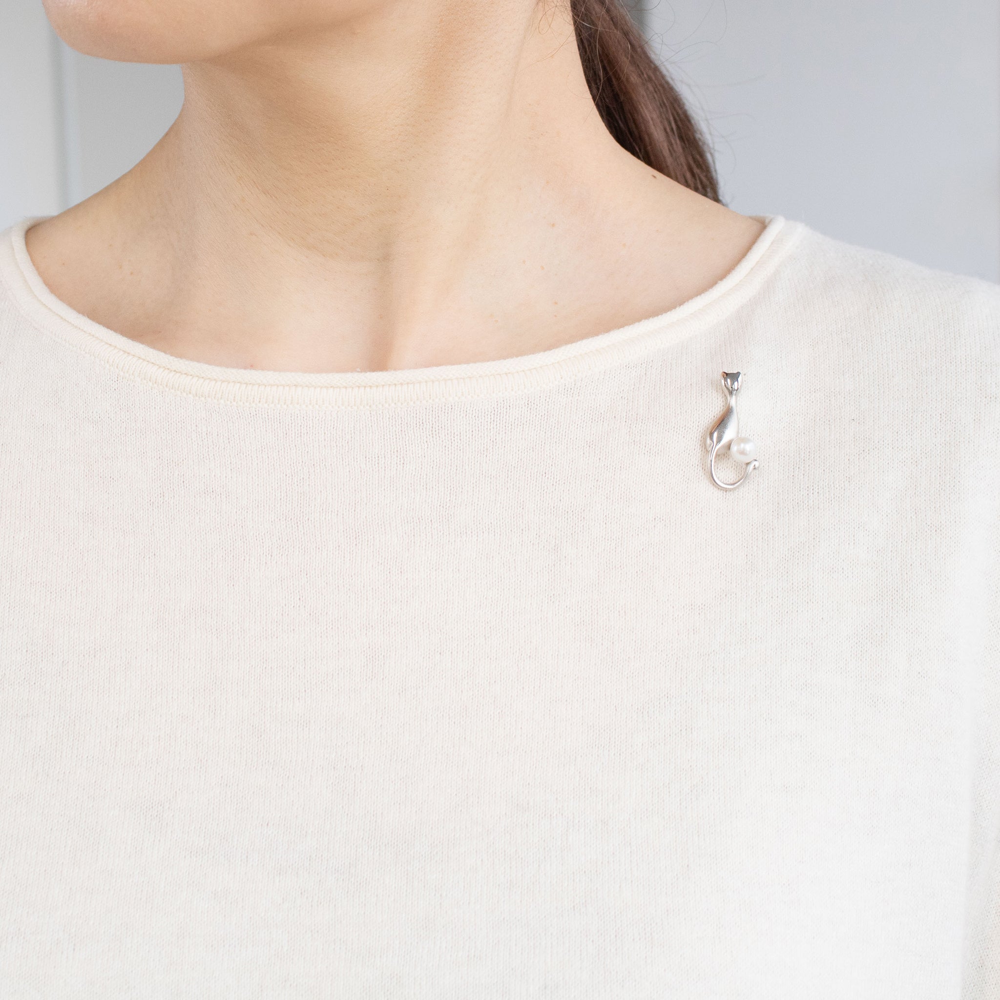 パール シルバーブローチ(淡水真珠/ネコモチーフ/6月誕生石)《26C30131》