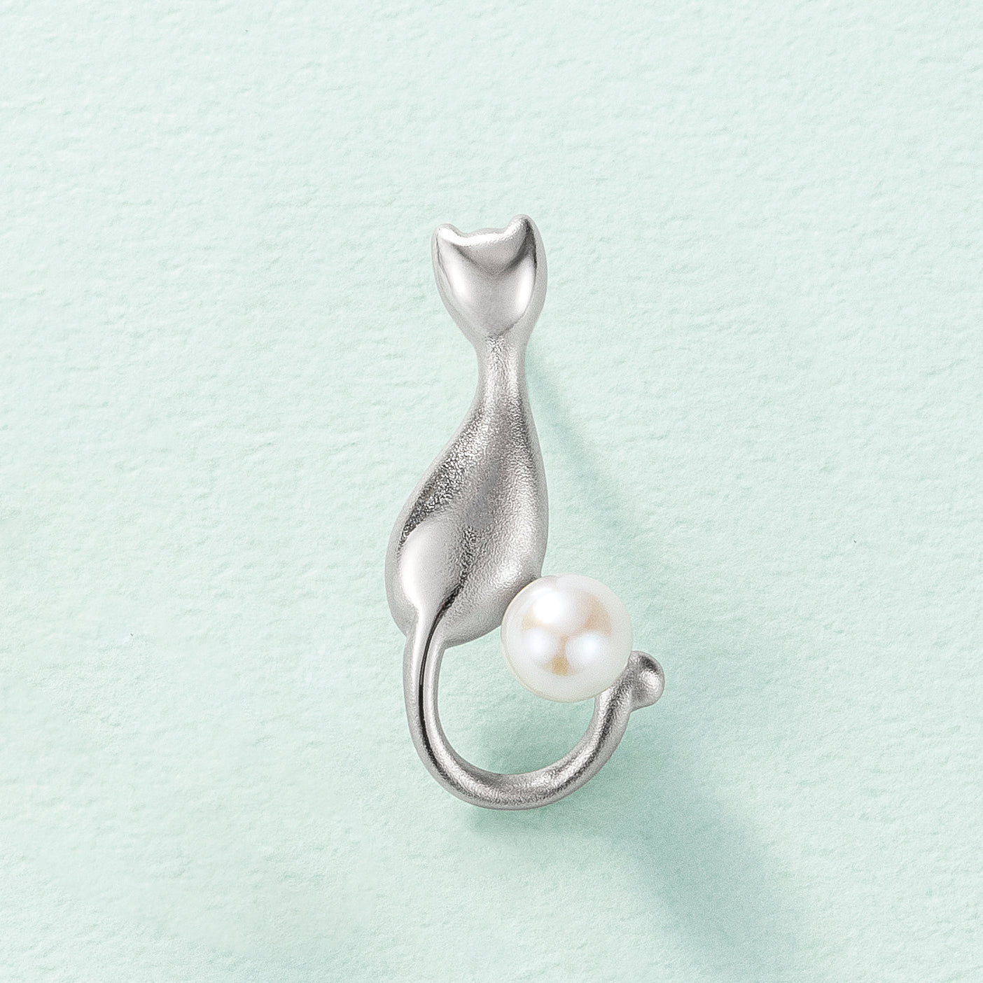 パール シルバーブローチ(淡水真珠/ネコモチーフ/6月誕生石)《26C30131》