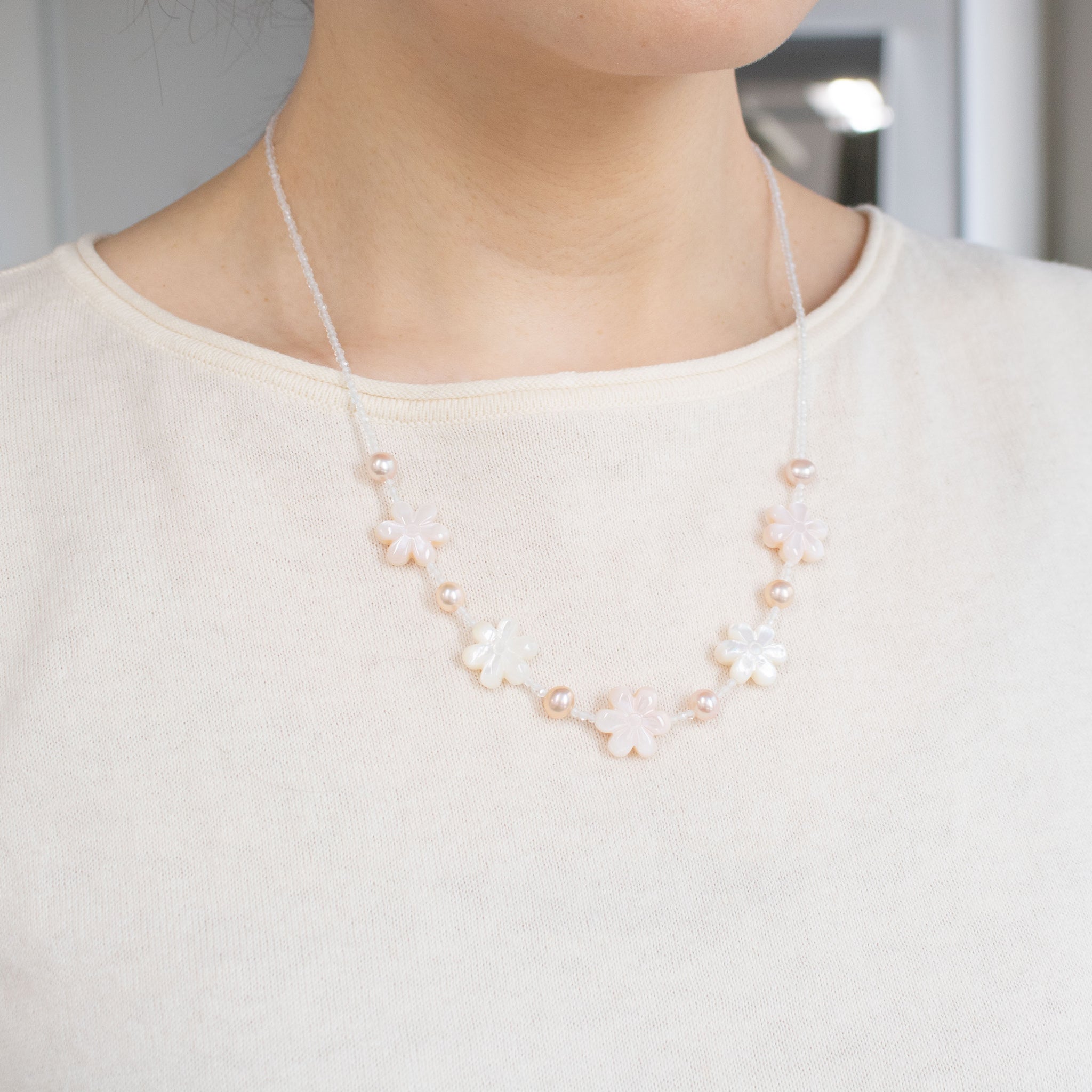 シェル/パール ネックレス(淡水真珠/フラワーモチーフ)《26C30134》