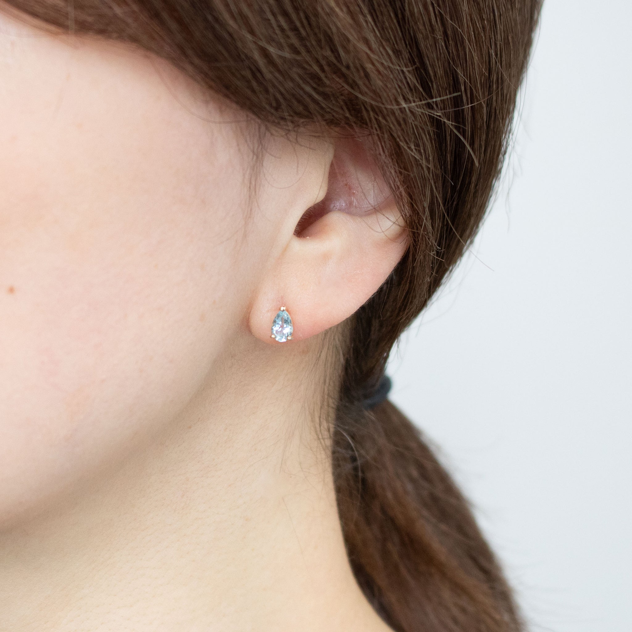 アクアマリン K10ピアス(ペアシェイプ/3月誕生石)《26C40127》