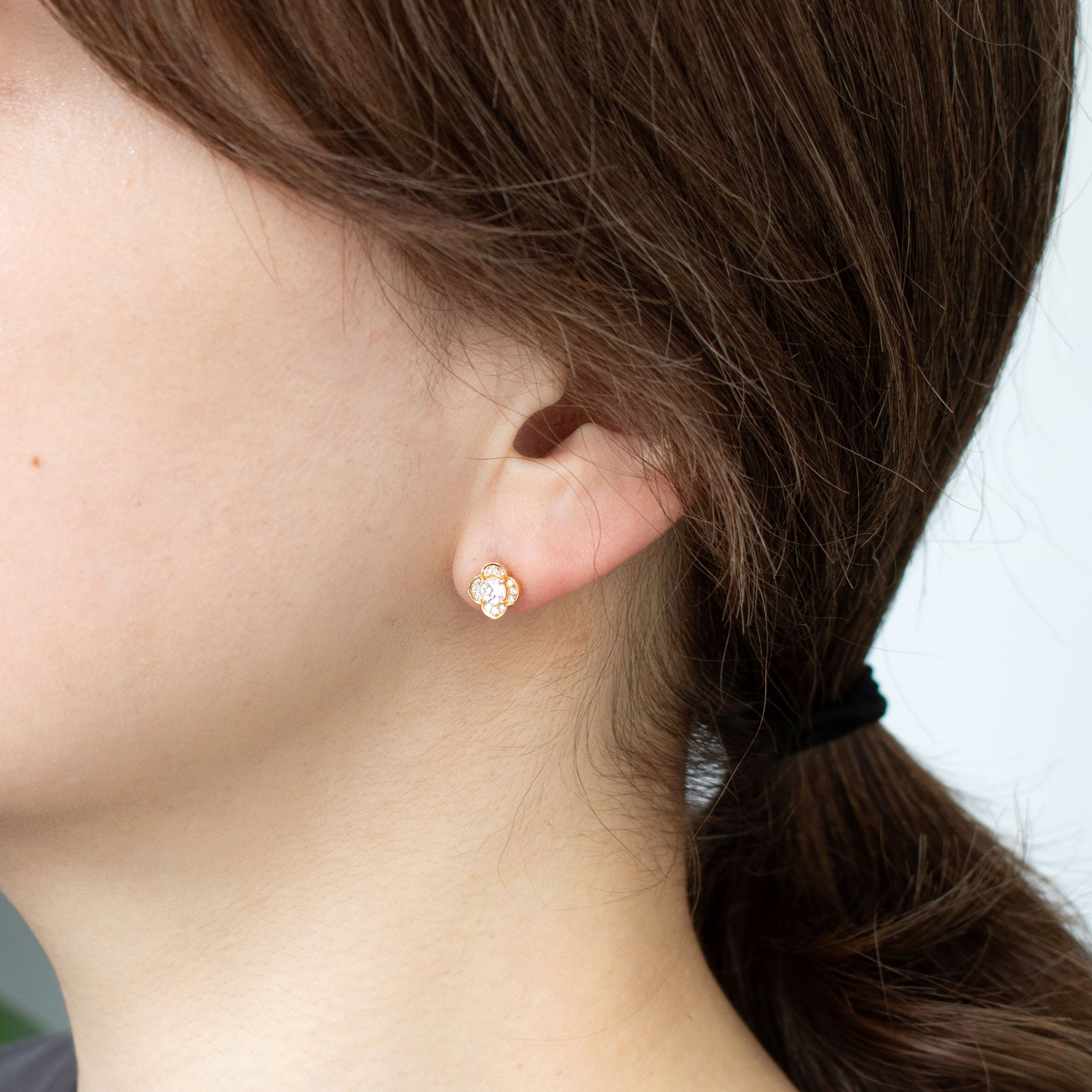 ダイヤモンド K18ピアス(計0.30カラット/Dカラー/SIクラス/EX/フラワーモチーフ/4月誕生石/グレーディングレポート付)《26C50127》