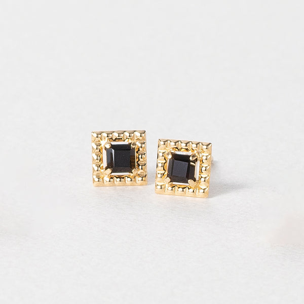 ブラックカルセドニー K18ピアス《26C70113》 | 京セラジュエリー
