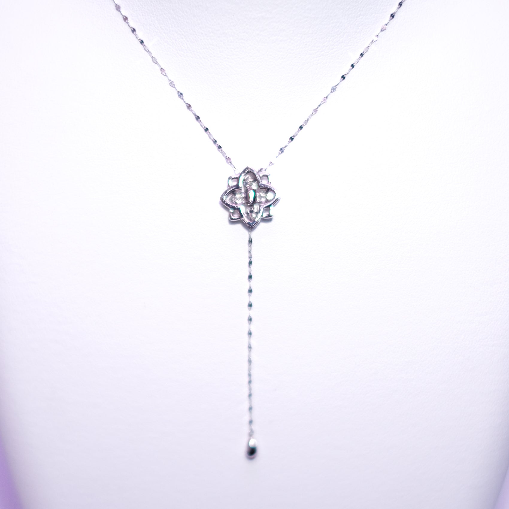 ダイヤモンド プラチナネックレス(ロング/70cm/スライド式/フラワーモチーフ/4月誕生石)《26H00808》