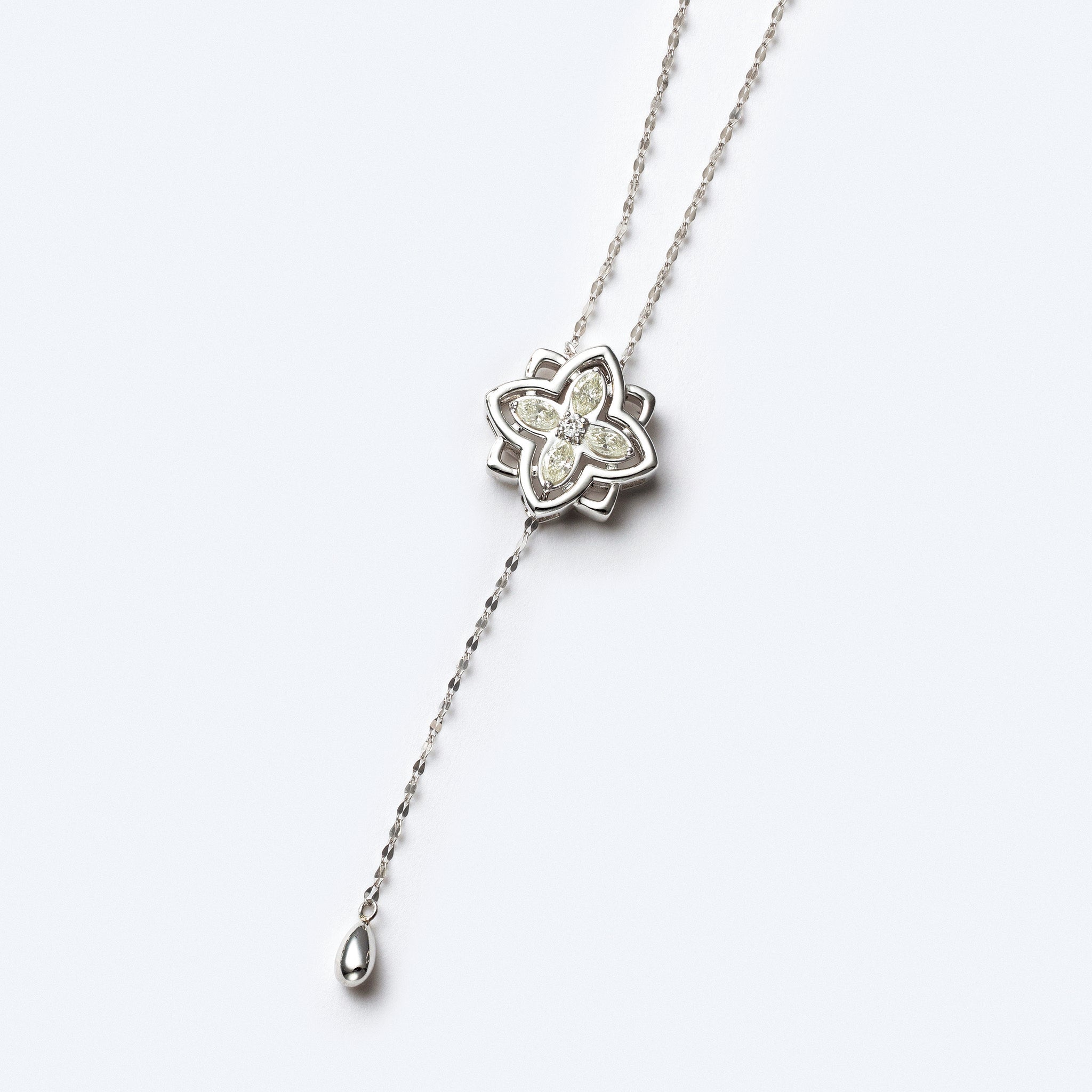 ダイヤモンド プラチナネックレス(ロング/70cm/スライド式/フラワーモチーフ/4月誕生石)《26H00808》