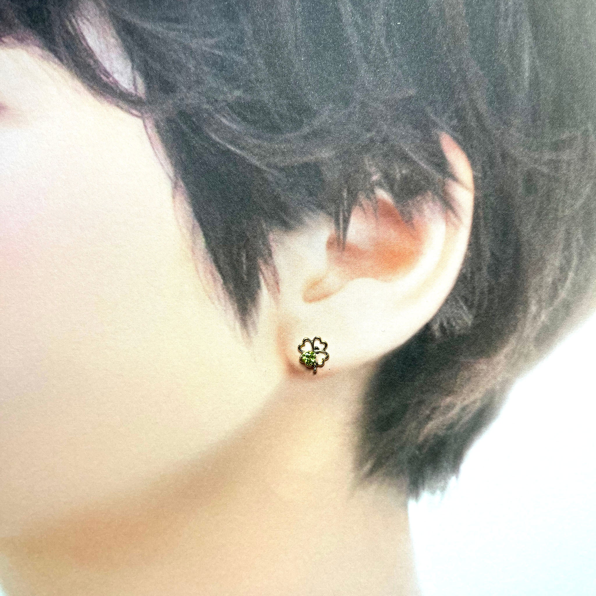 ペリドット K18ピアス(クローバーモチーフ/8月誕生石)《26H01303》