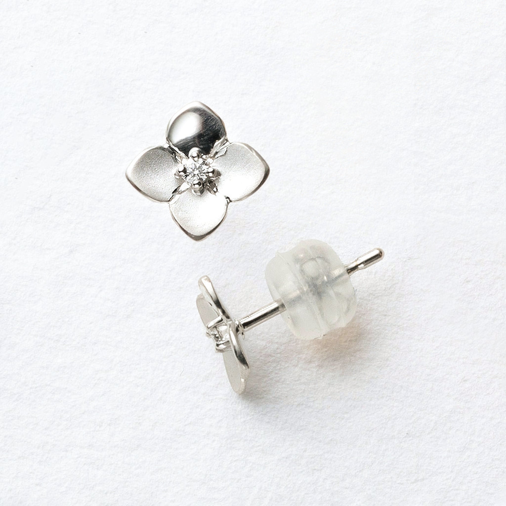 ダイヤモンド プラチナピアス(紫陽花モチーフ)《26H02104》