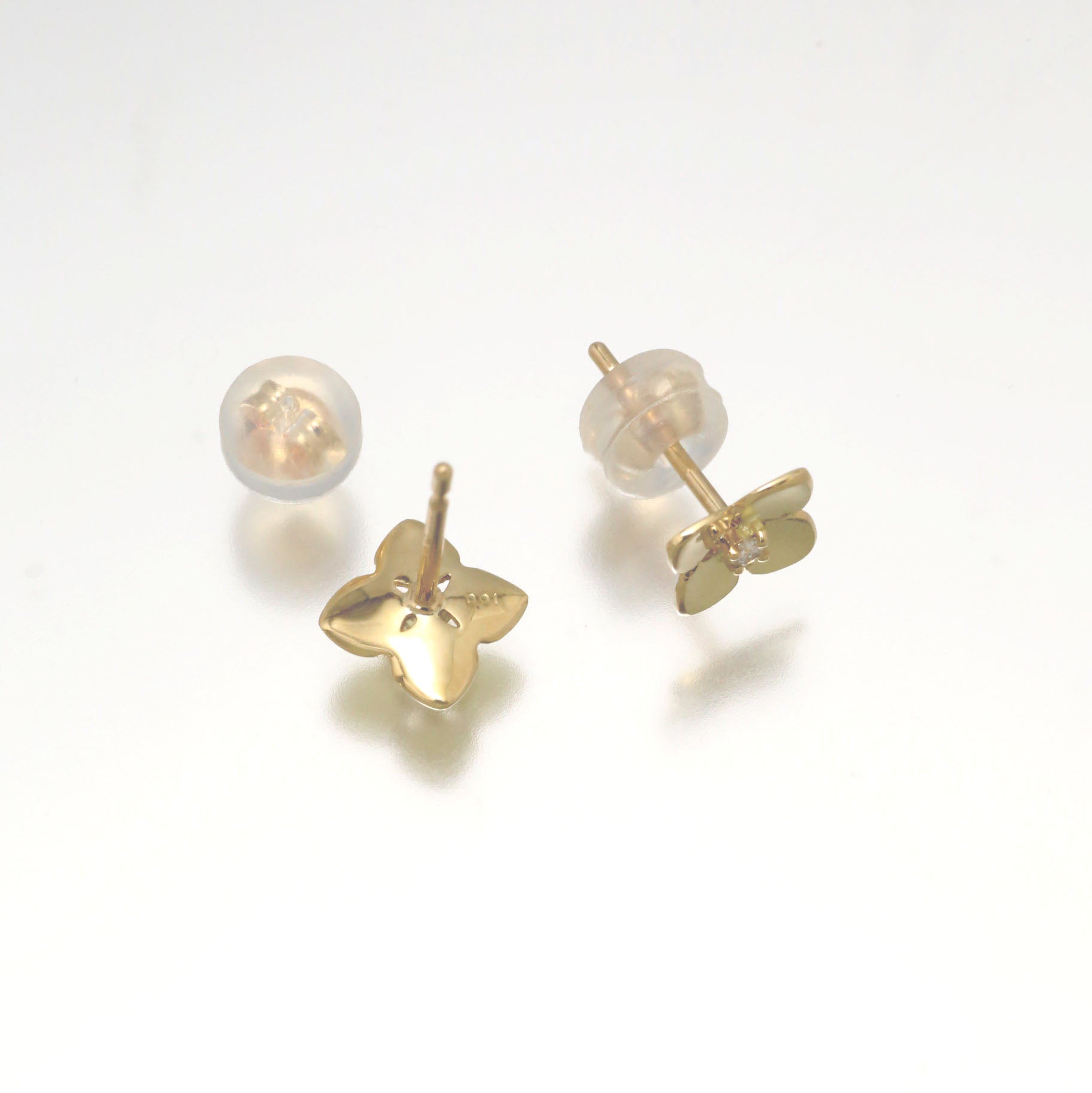 ダイヤモンド K18ピアス(紫陽花モチーフ)《26H02105》