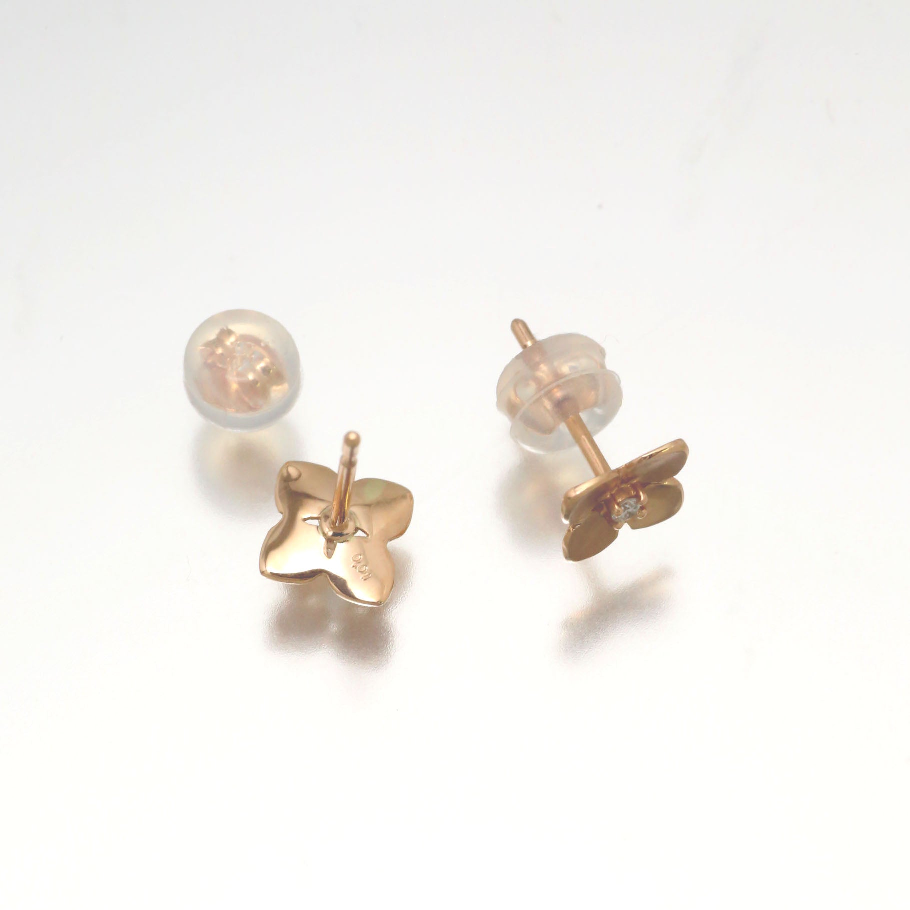 ダイヤモンド K18ピアス(紫陽花モチーフ)《26H02106》