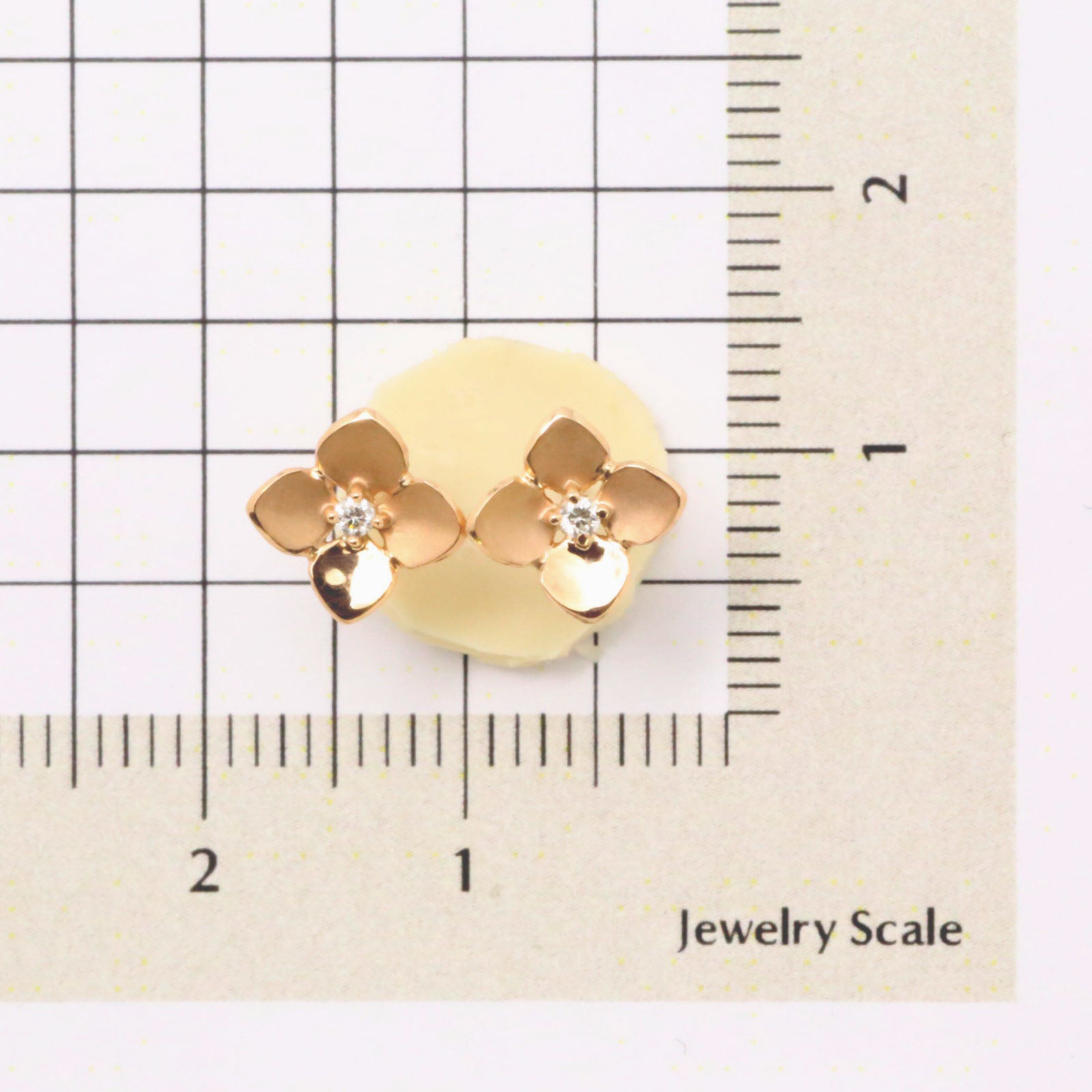 ダイヤモンド K18ピアス(紫陽花モチーフ)《26H02106》