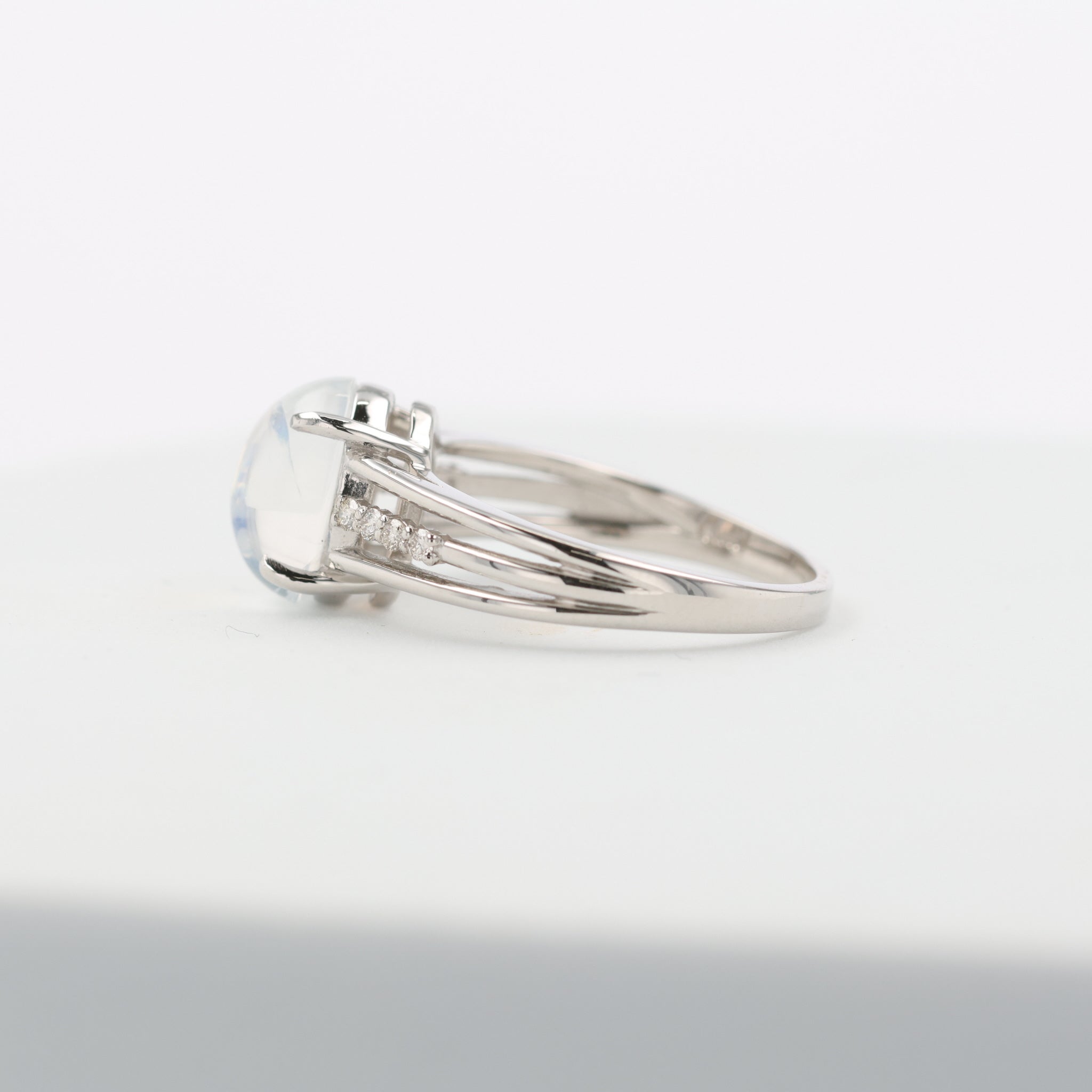 アンデシンラブラドライト/ダイヤモンド プラチナリング(2.0カラット)《26H02302》