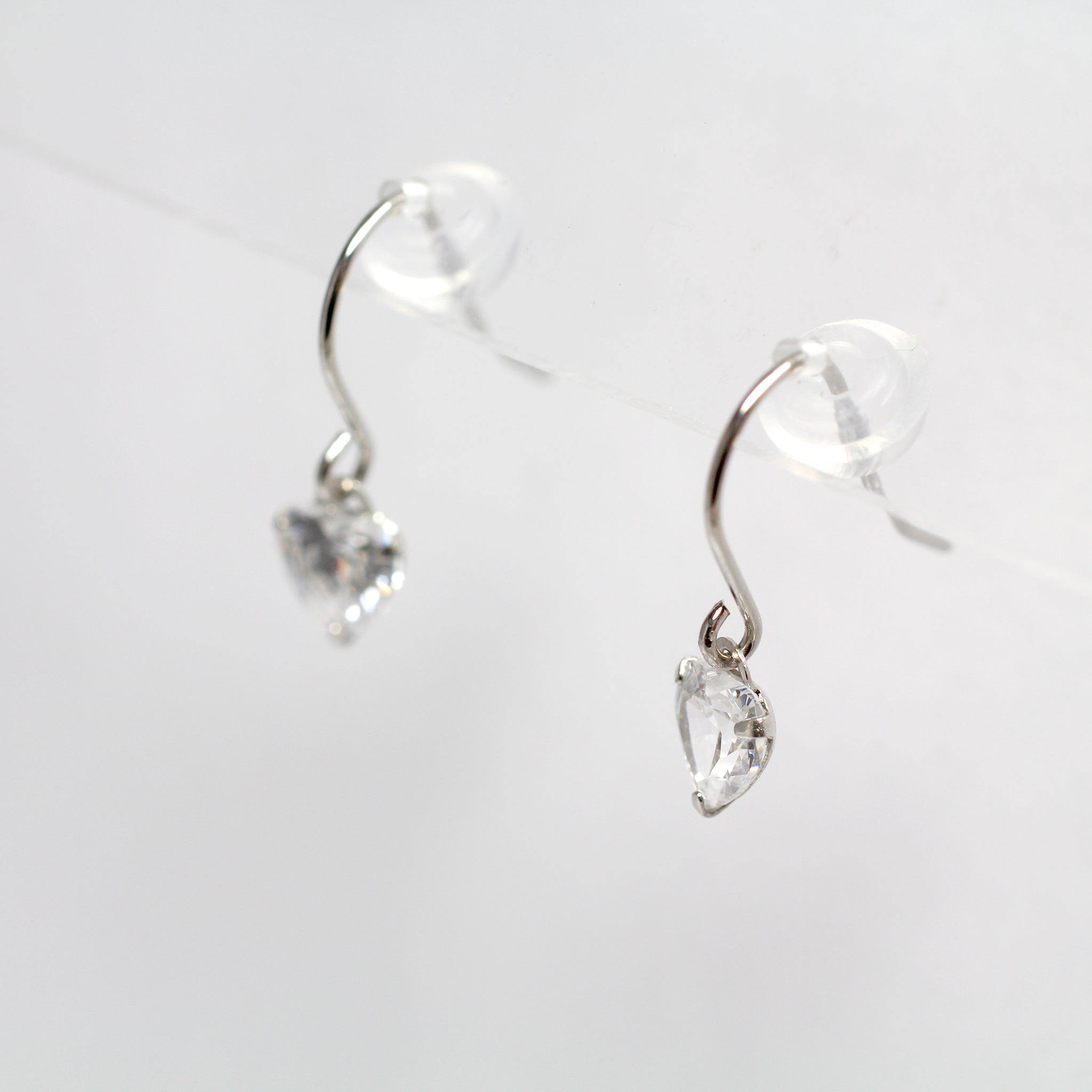 キュービックジルコニア プラチナピアス(ハートシェイプカット)《26H02708》