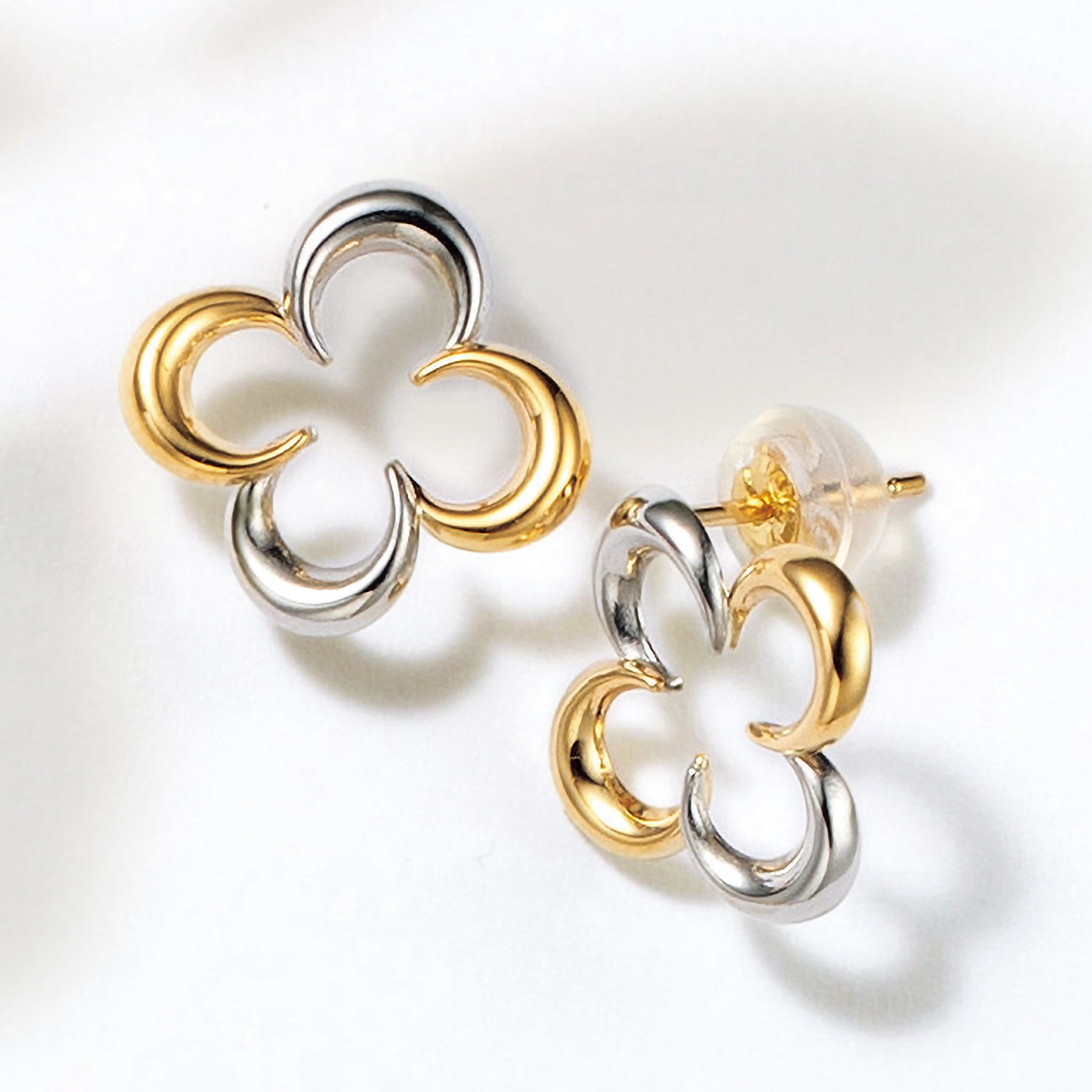 プラチナ/K18ピアス(コンビカラー/フラワーモチーフ)《26H03804》