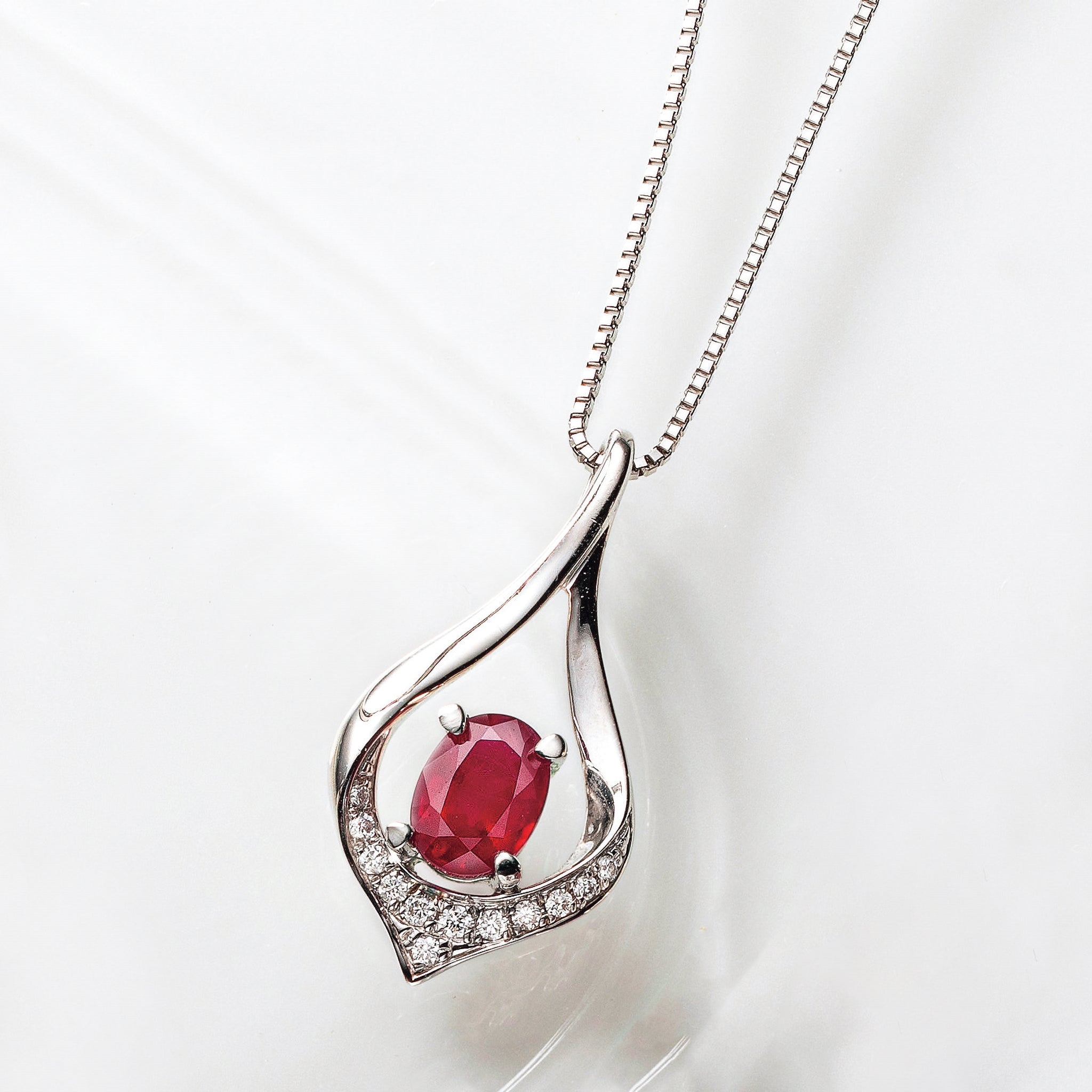 ルビー/ダイヤモンド プラチナネックレス(ピジョンブラッド/7月誕生石/鑑別書付)《26N00308》