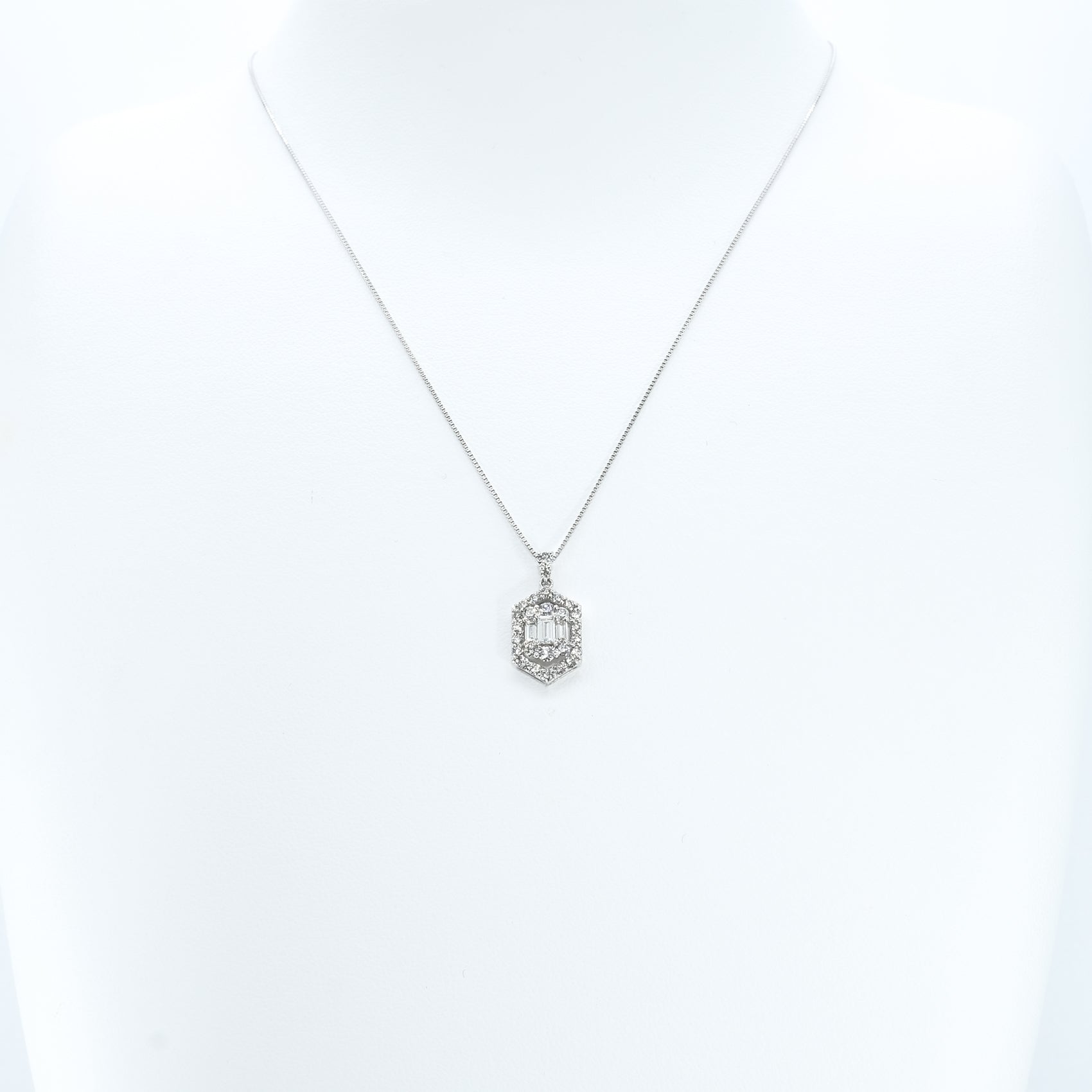ダイヤモンド プラチナネックレス(バゲットカット/4月誕生石)《26N01302》