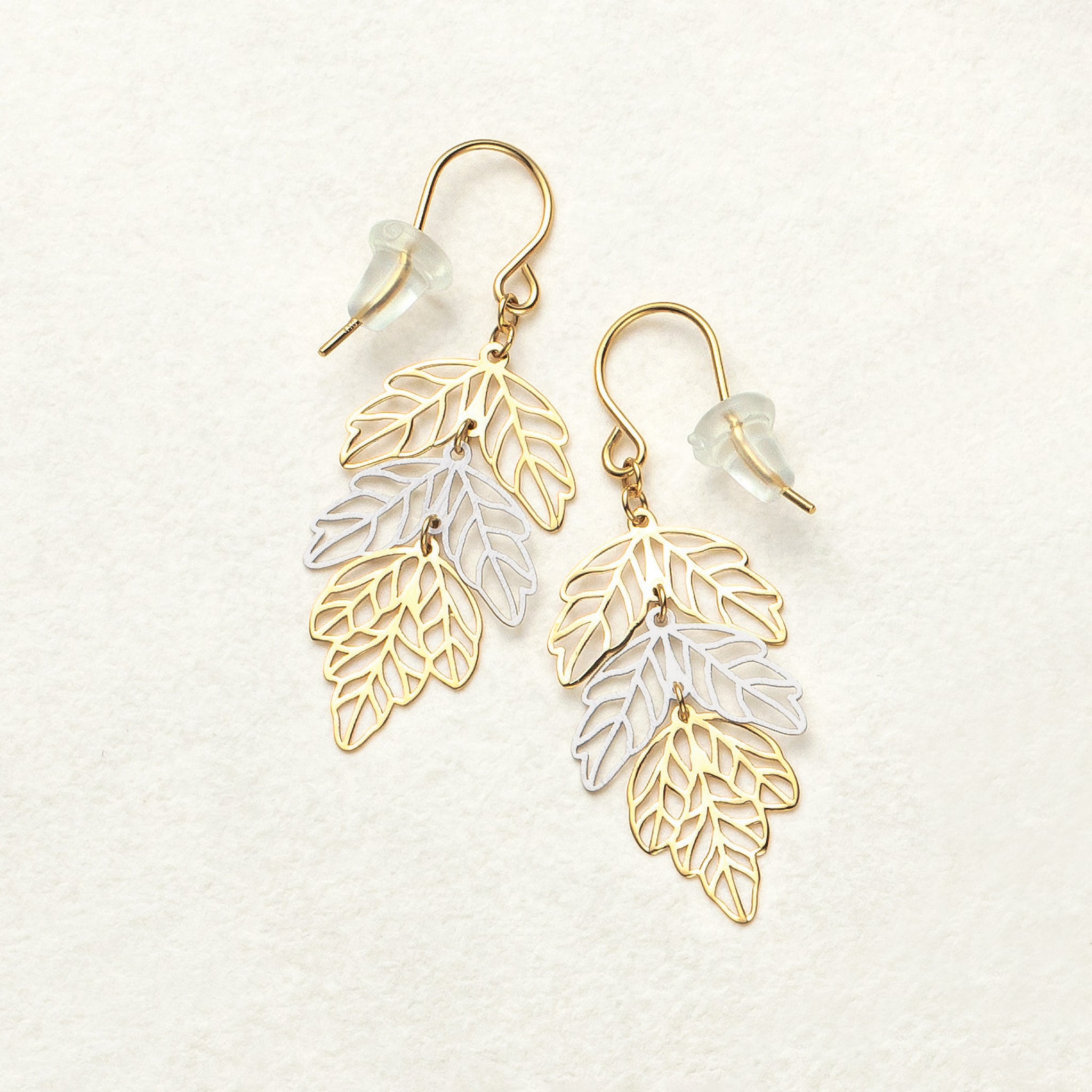 K10ピアス(コンビカラー/リーフモチーフ)《26N01601》