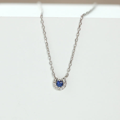 サファイア/ダイヤモンド プラチナネックレス(馬蹄モチーフ/9月誕生石)《25N02203》《26N02404》