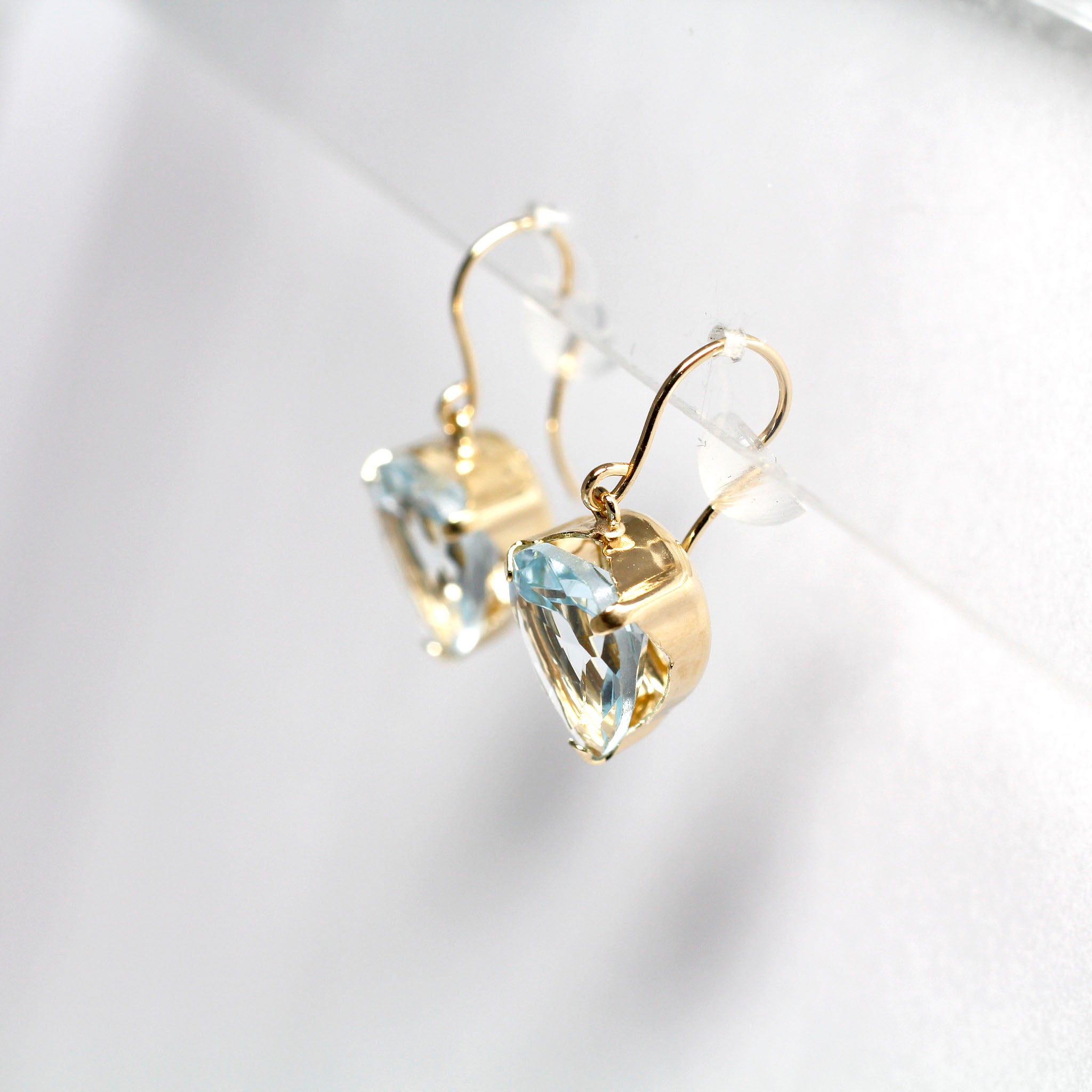 ブルートパーズ K10ピアス(ペアシェイプ/11月誕生石)《26N02504》