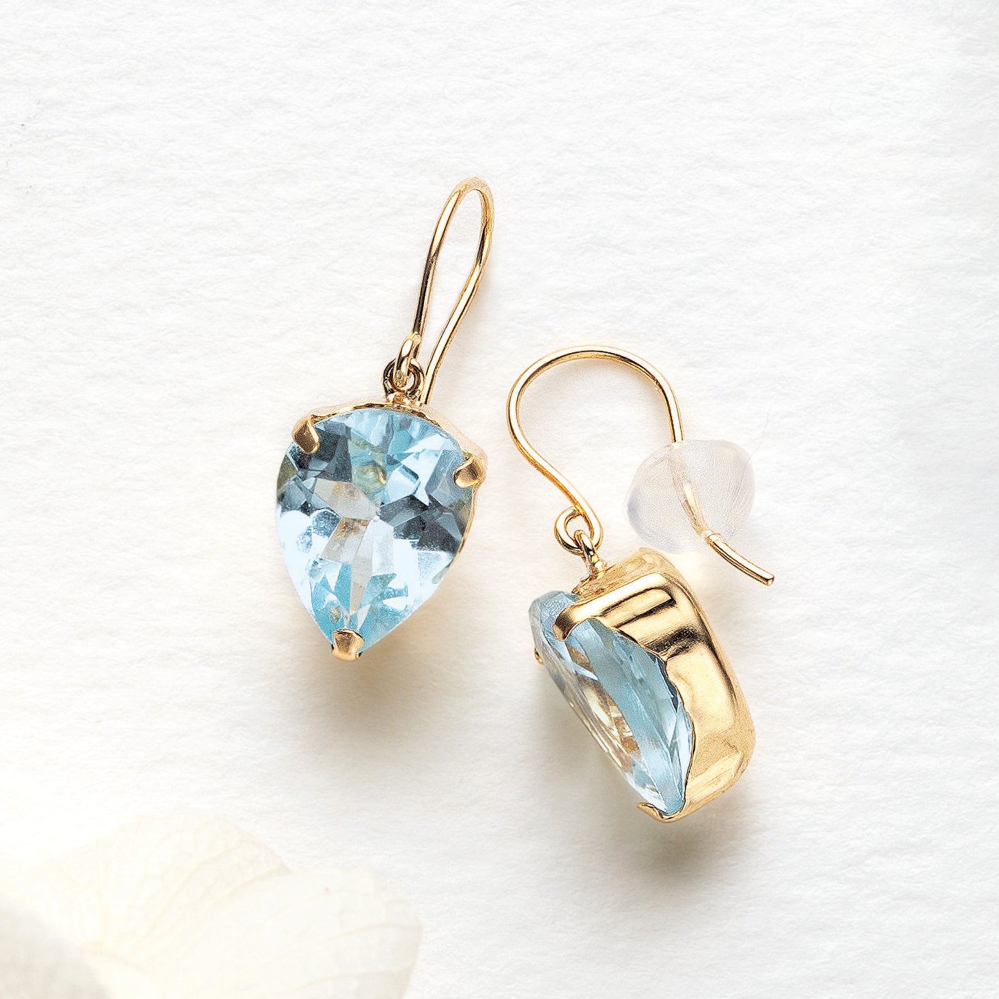 ブルートパーズ K10ピアス(ペアシェイプ/11月誕生石)《26N02504》