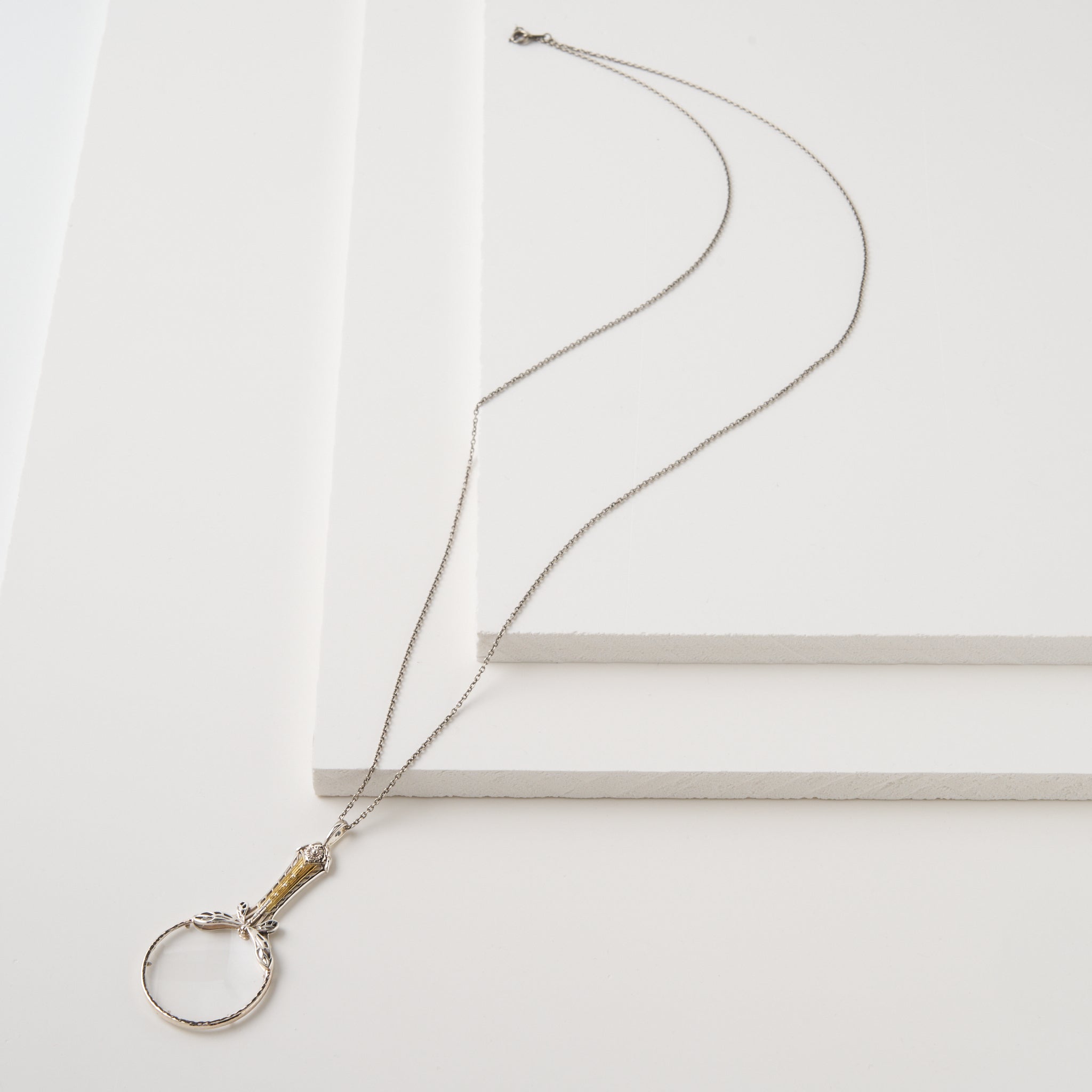シルバーネックレス(ルーペ付/トンボモチーフ)《26N03503》