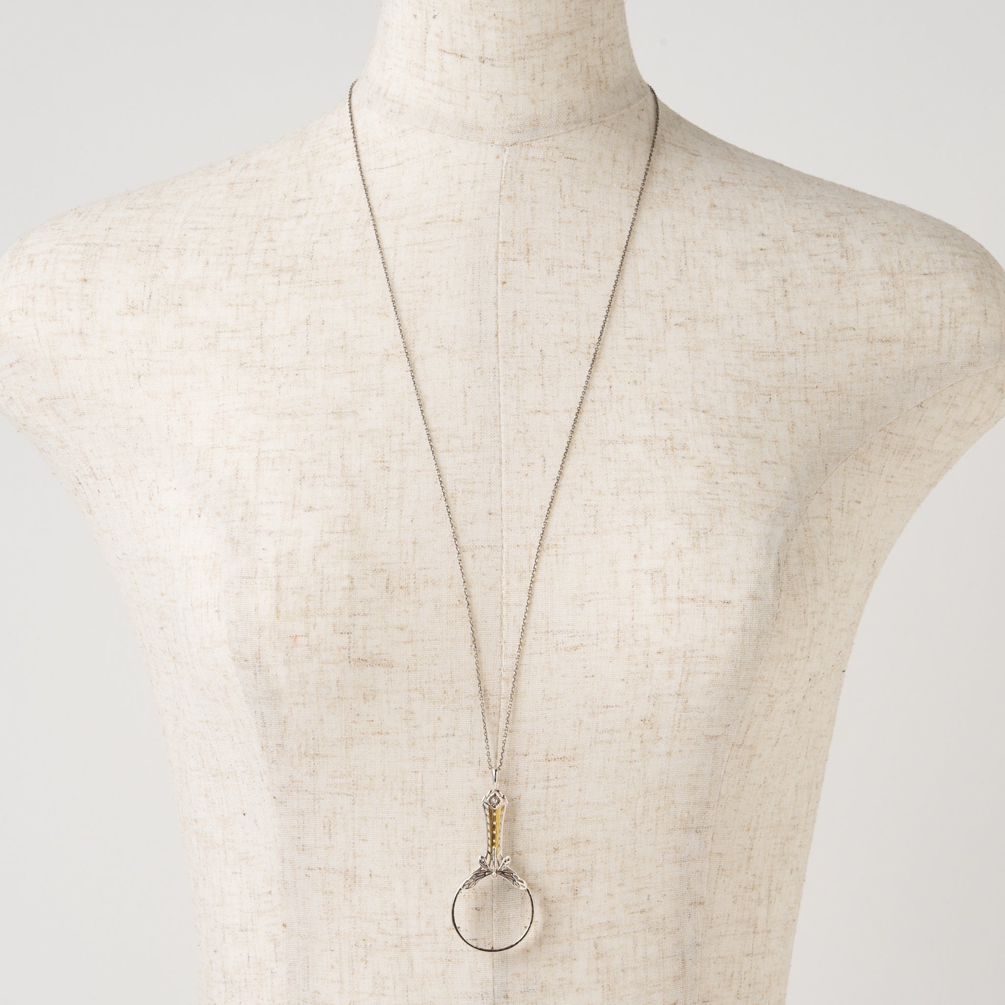 シルバーネックレス(ルーペ付/トンボモチーフ)《26N03503》