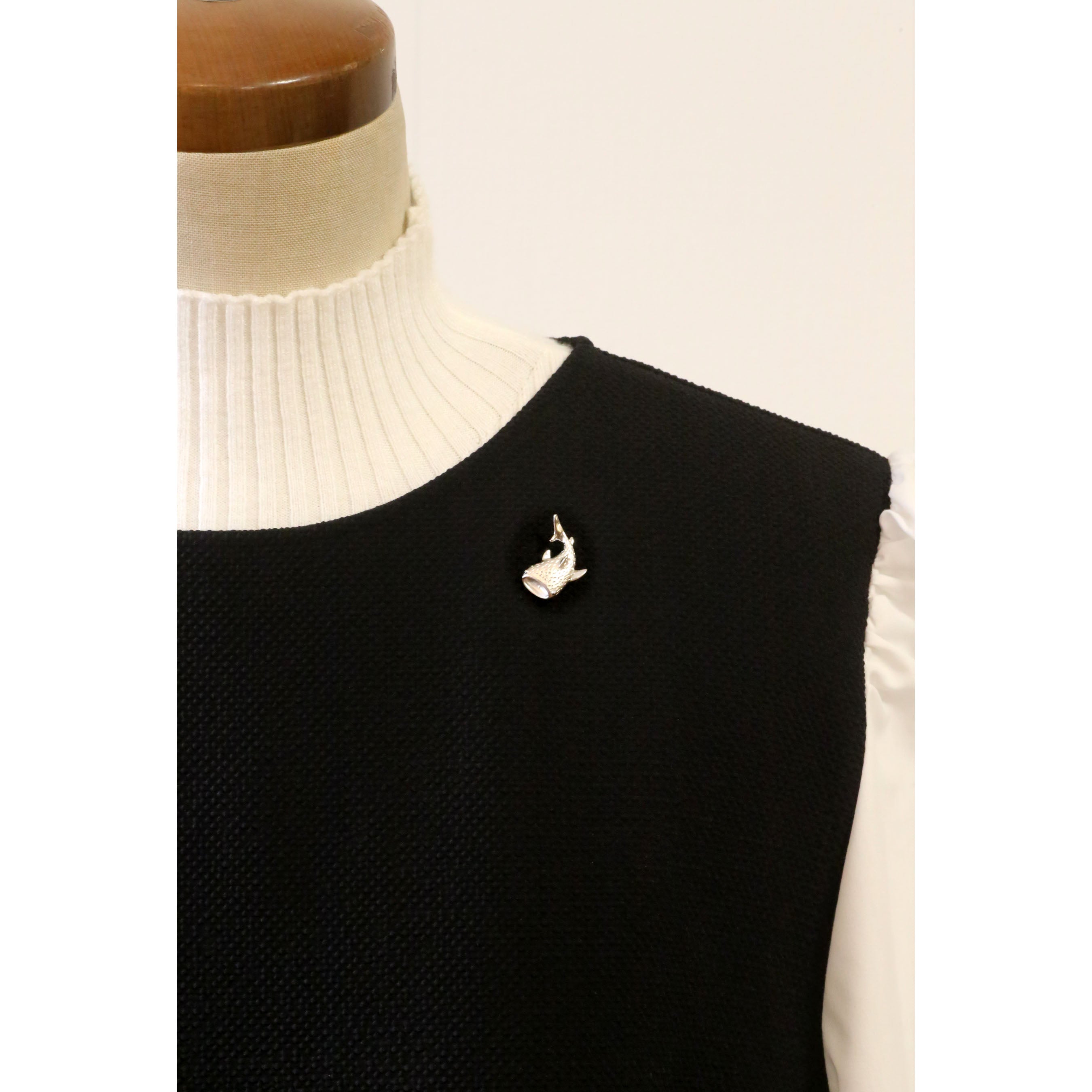 シルバーブローチ(ジンベイザメモチーフ)《26N03609》