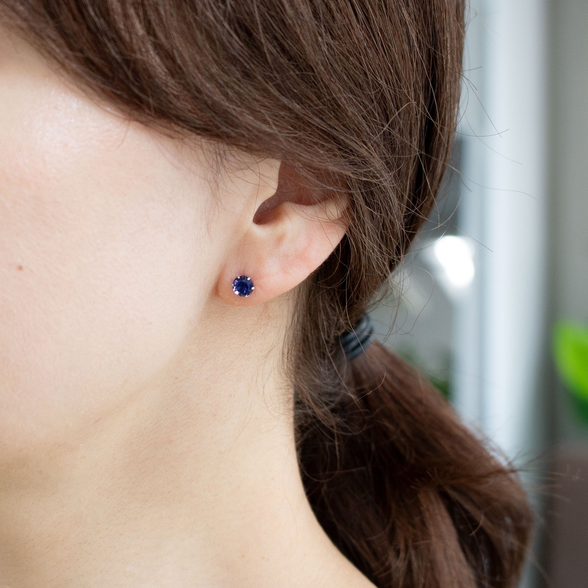 【限定1点】アイオライト プラチナピアス(3月誕生石)《26T10104》