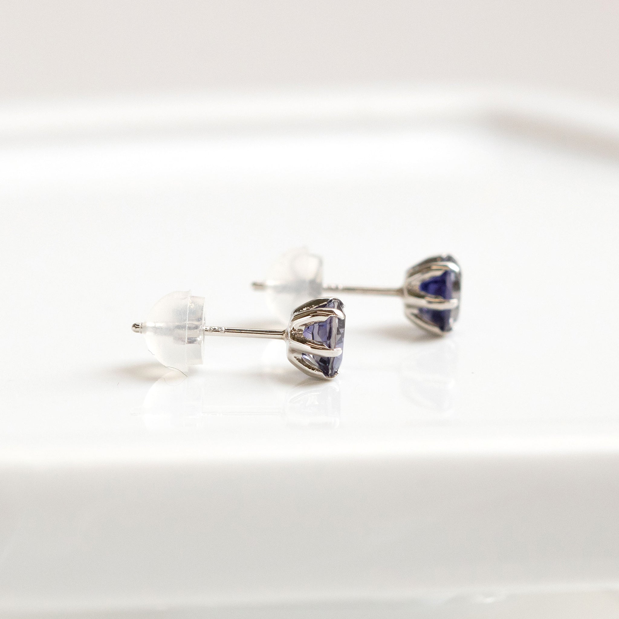 【限定1点】アイオライト プラチナピアス(3月誕生石)《26T10104》