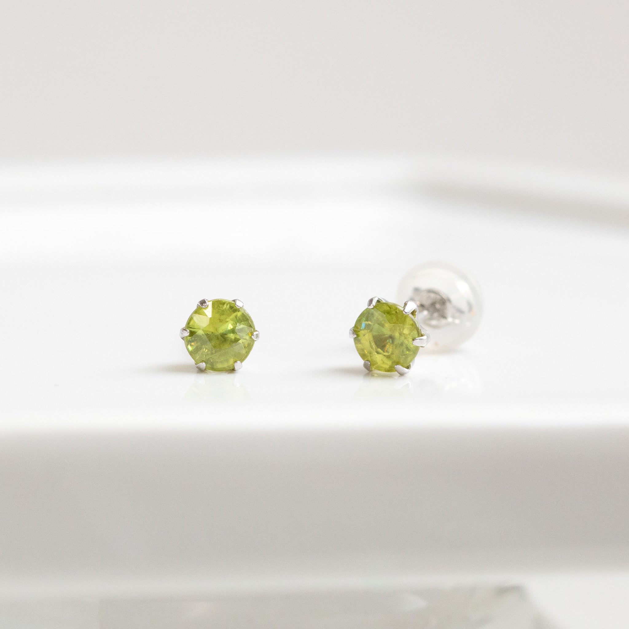 【限定1点】スフェーン プラチナピアス(7月誕生石)《26T10107》