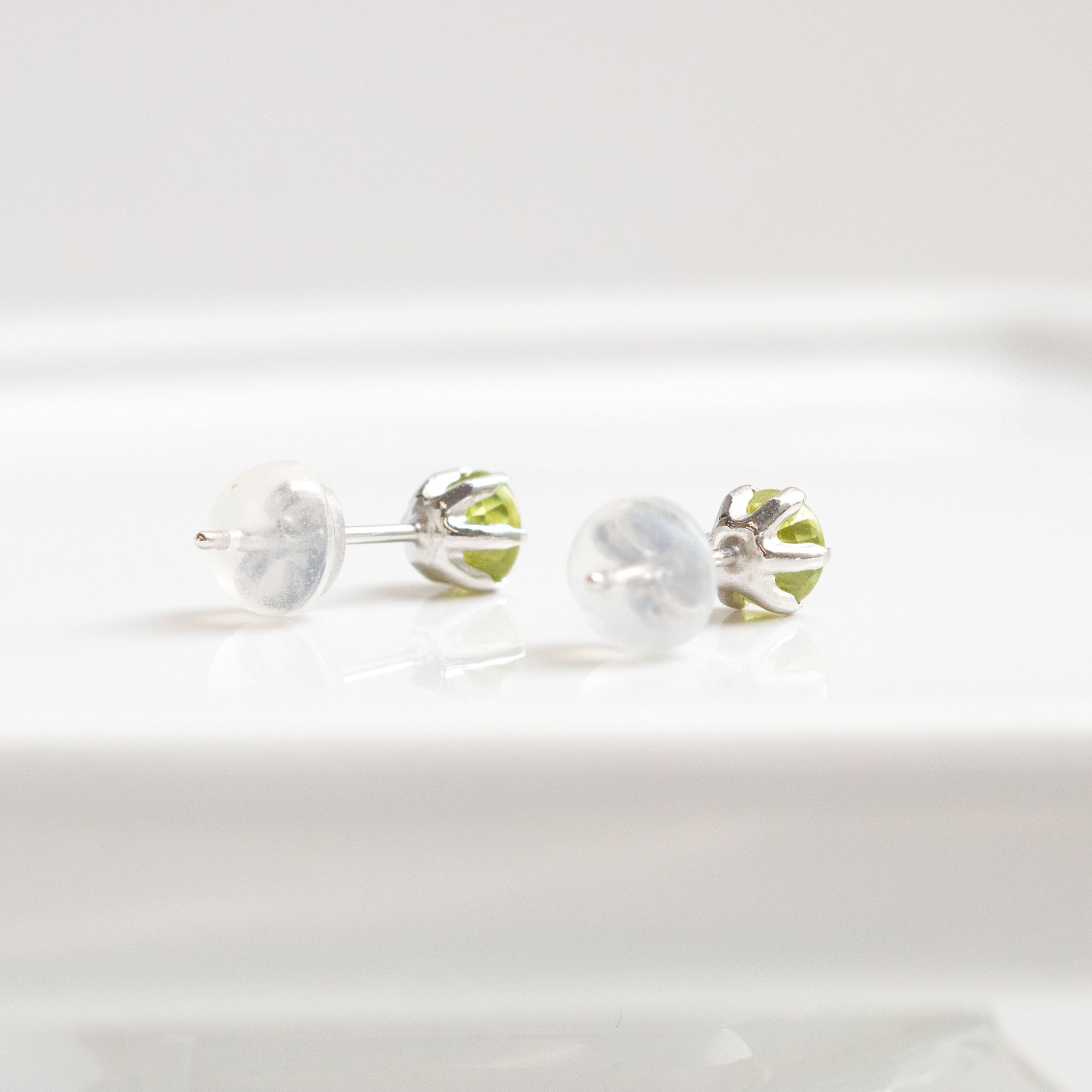 【限定1点】スフェーン プラチナピアス(7月誕生石)《26T10107》