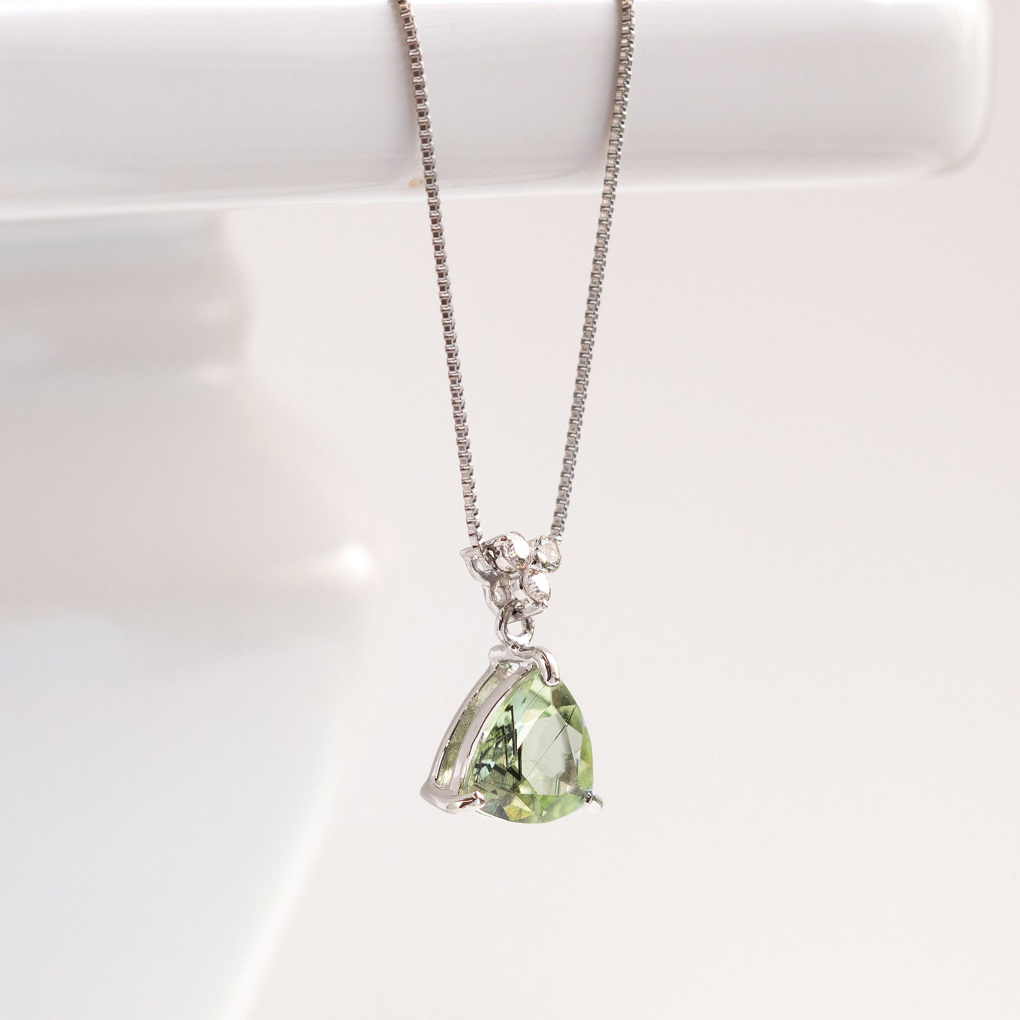 【限定1点】ルードヴィッヒアイトインペリドット/ダイヤモンド プラチナネックレス(8月誕生石/鑑別書付)《26T10109》