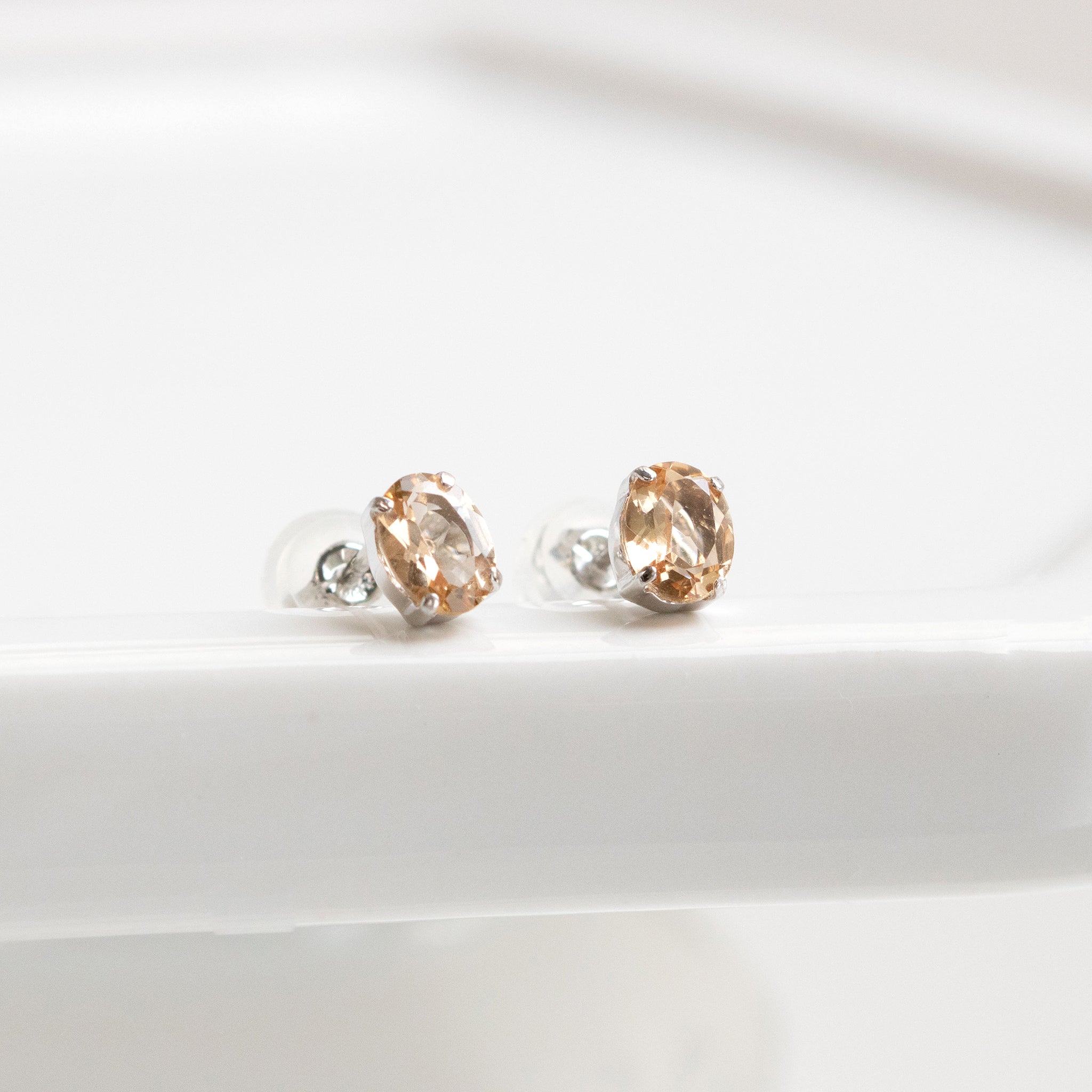 【限定1点】インペリアルトパーズ プラチナピアス(11月誕生石/鑑別書付)《26T10117》