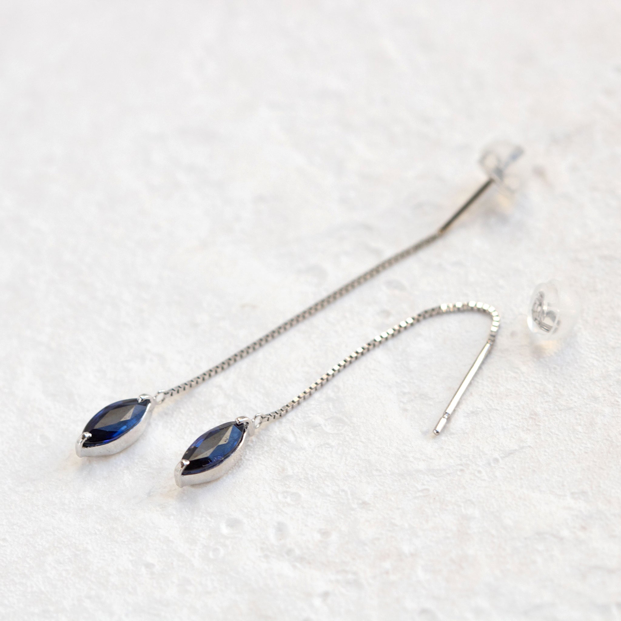 サファイア プラチナピアス(9月誕生石)《26T10134》