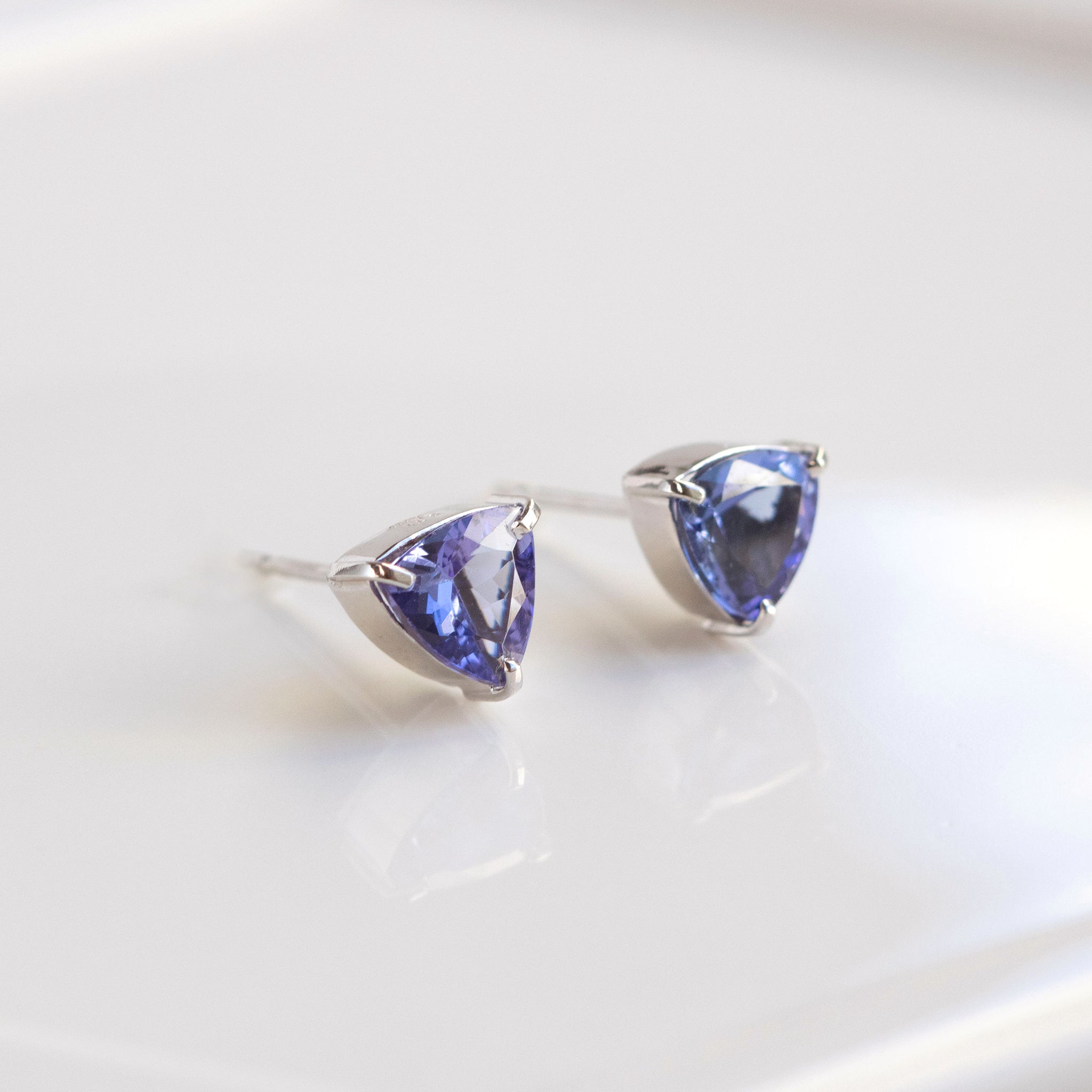 【限定1点】タンザナイト プラチナピアス(トリリアントカット/12月誕生石)《26T10135》
