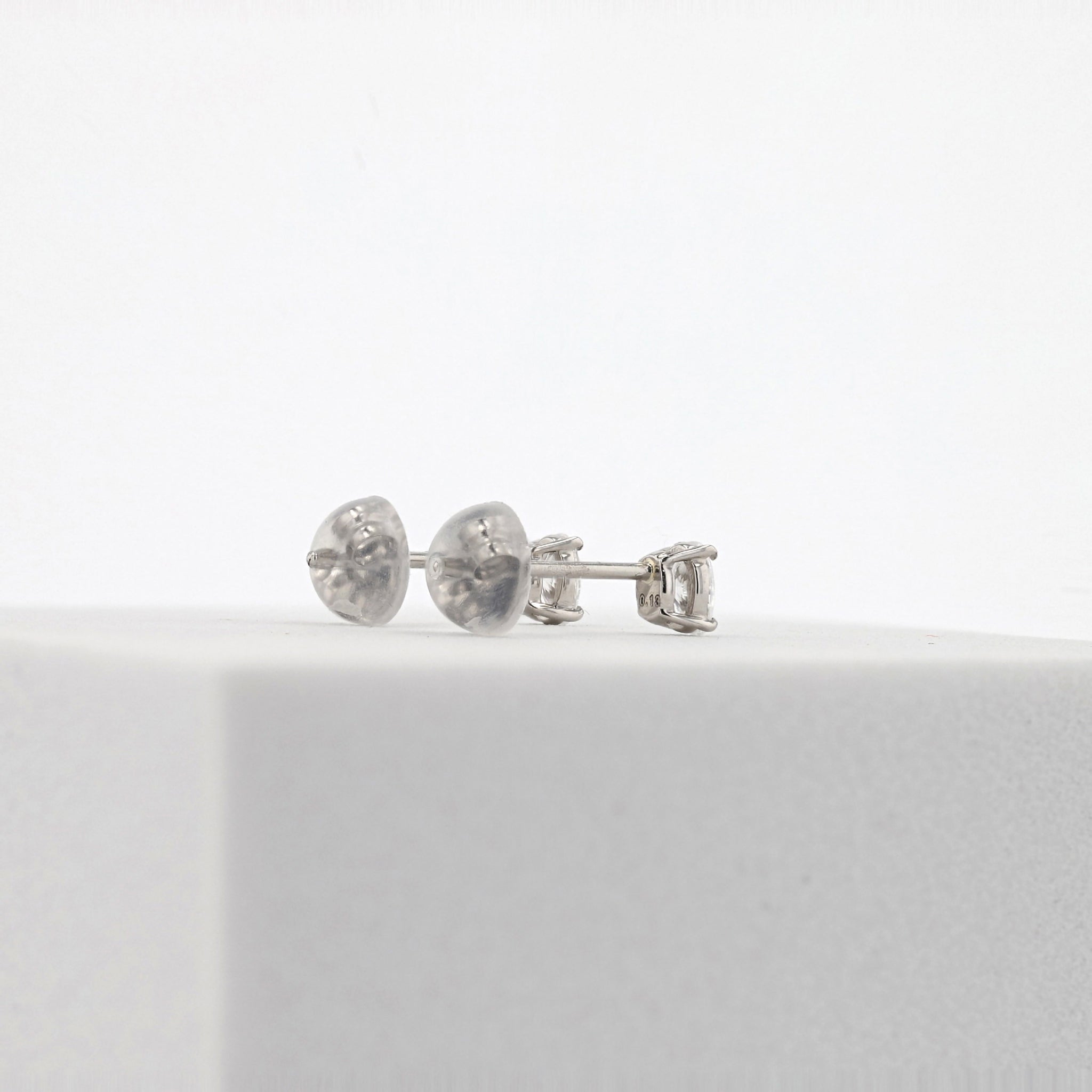 ダイヤモンド プラチナピアス(オーバルカット/4月誕生石)《26T10144》