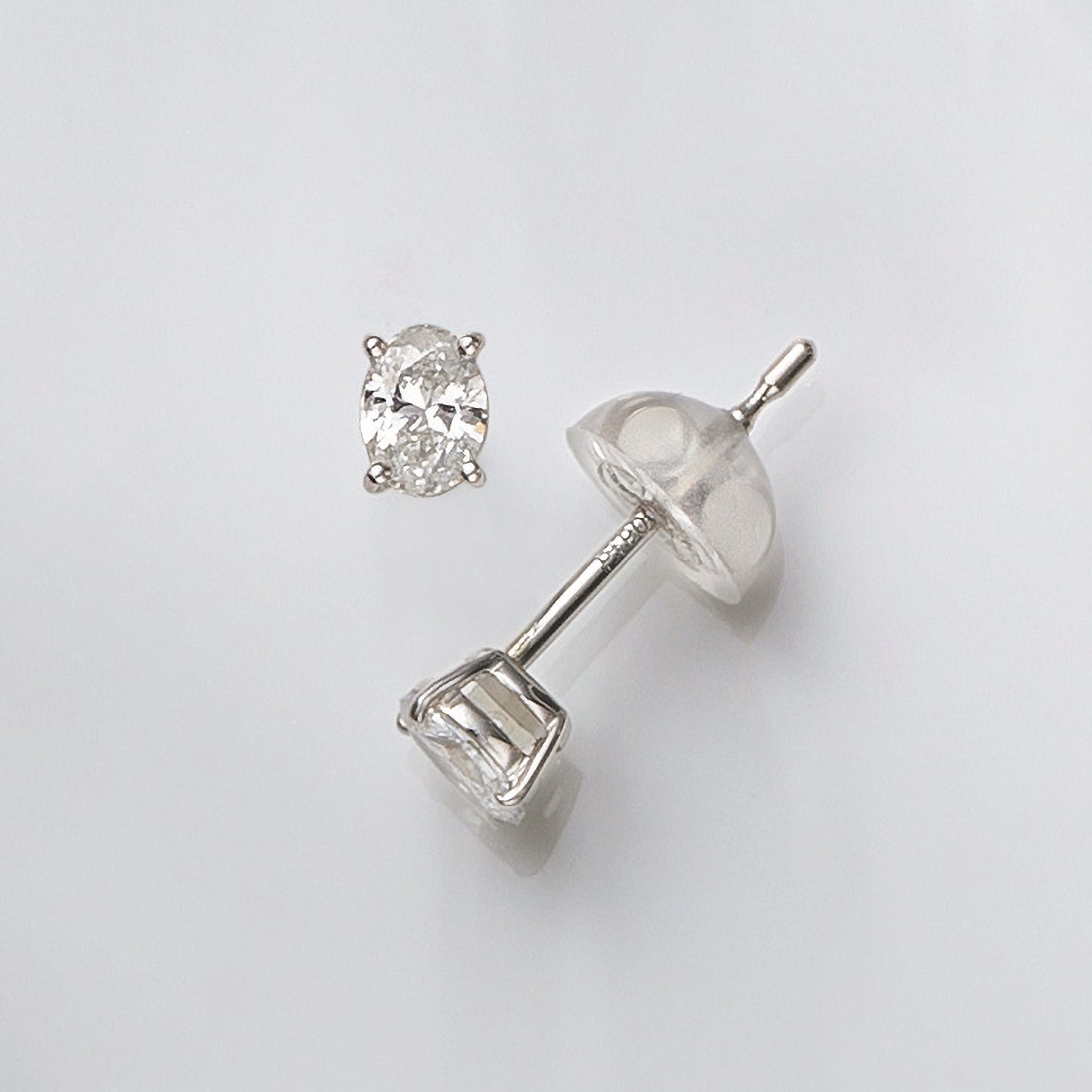 ダイヤモンド プラチナピアス(オーバルカット/4月誕生石)《26T10144》