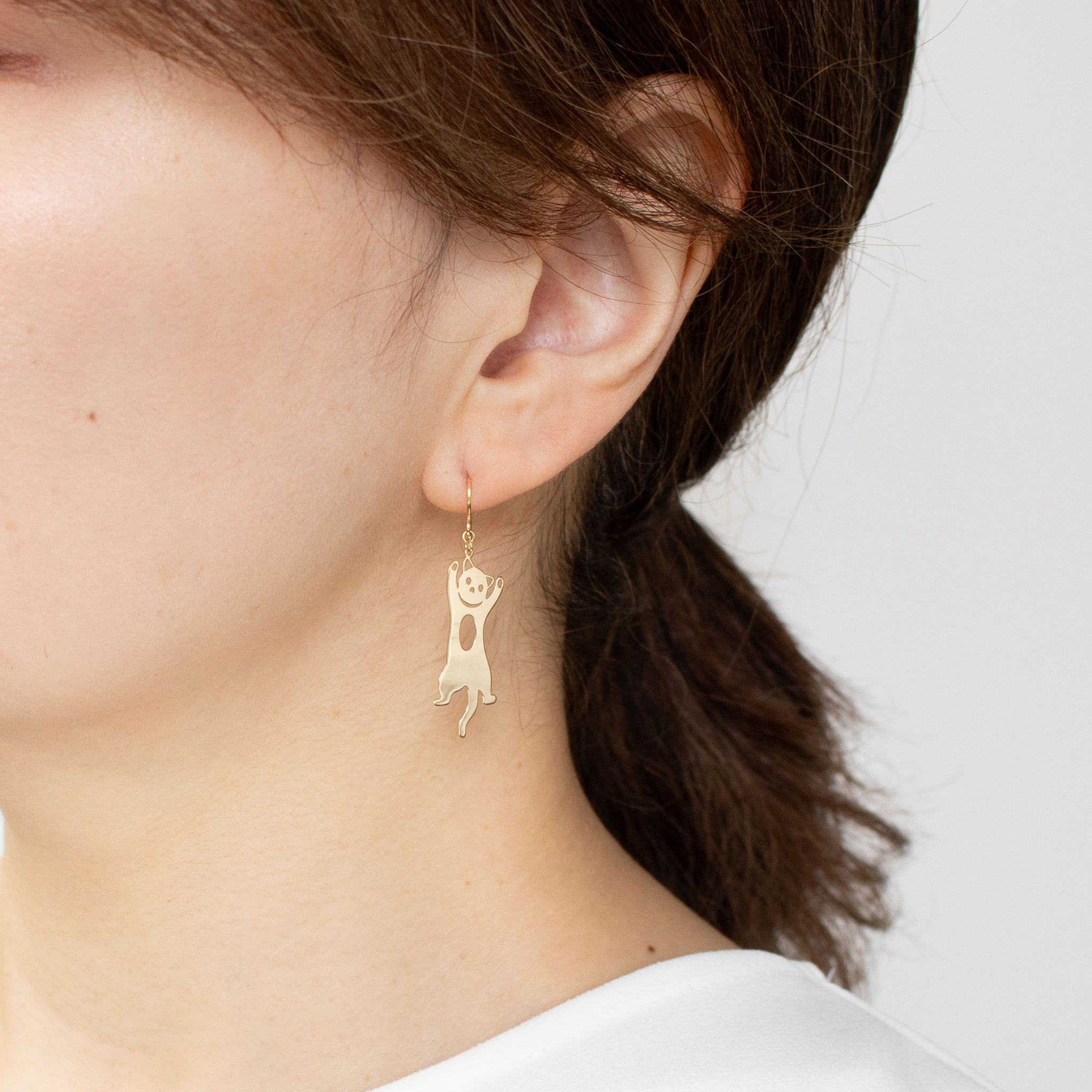 K10ピアス(ネコモチーフ)《26T10147》