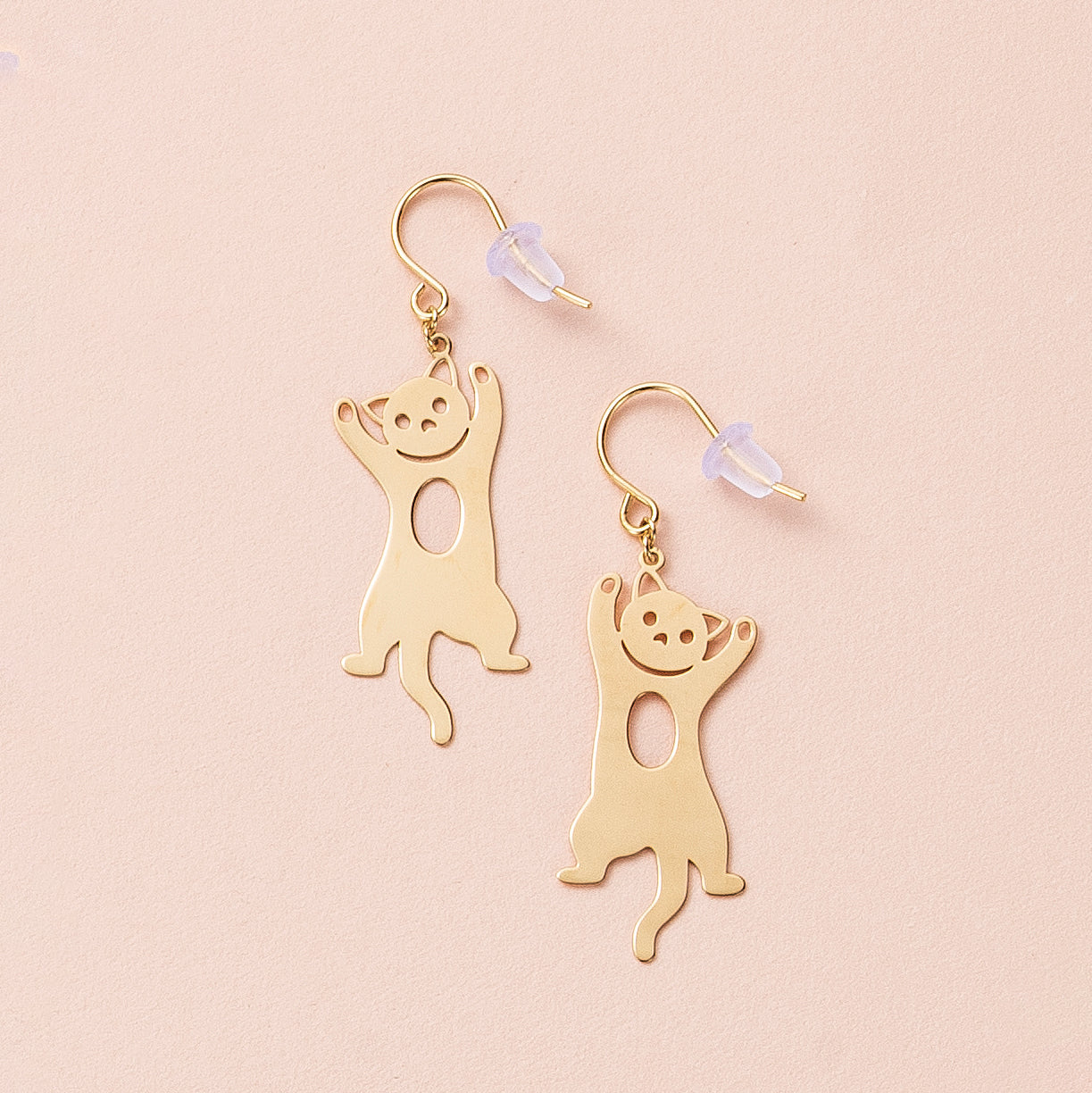 K10ピアス(ネコモチーフ)《26T10147》