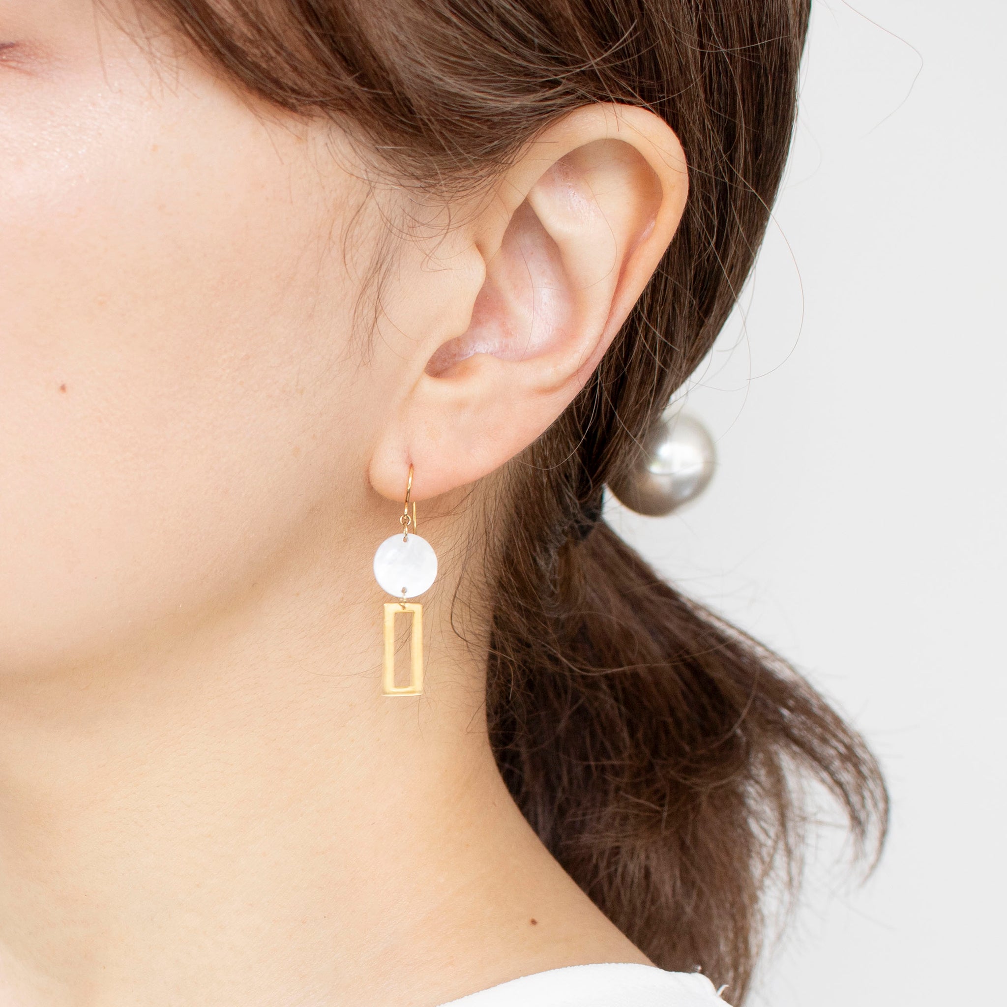 【限定10点】シェル K18ピアス《26T10148》