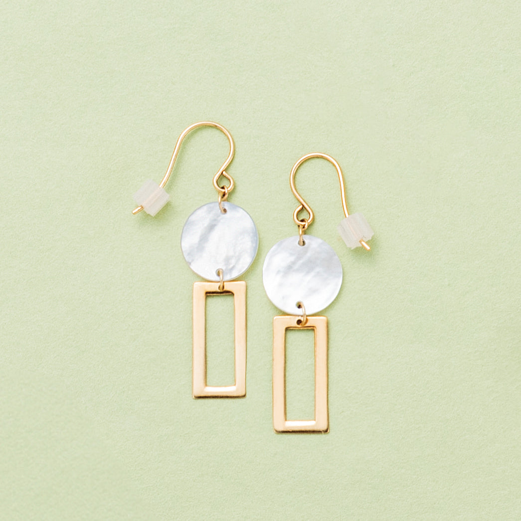 【限定10点】シェル K18ピアス《26T10148》