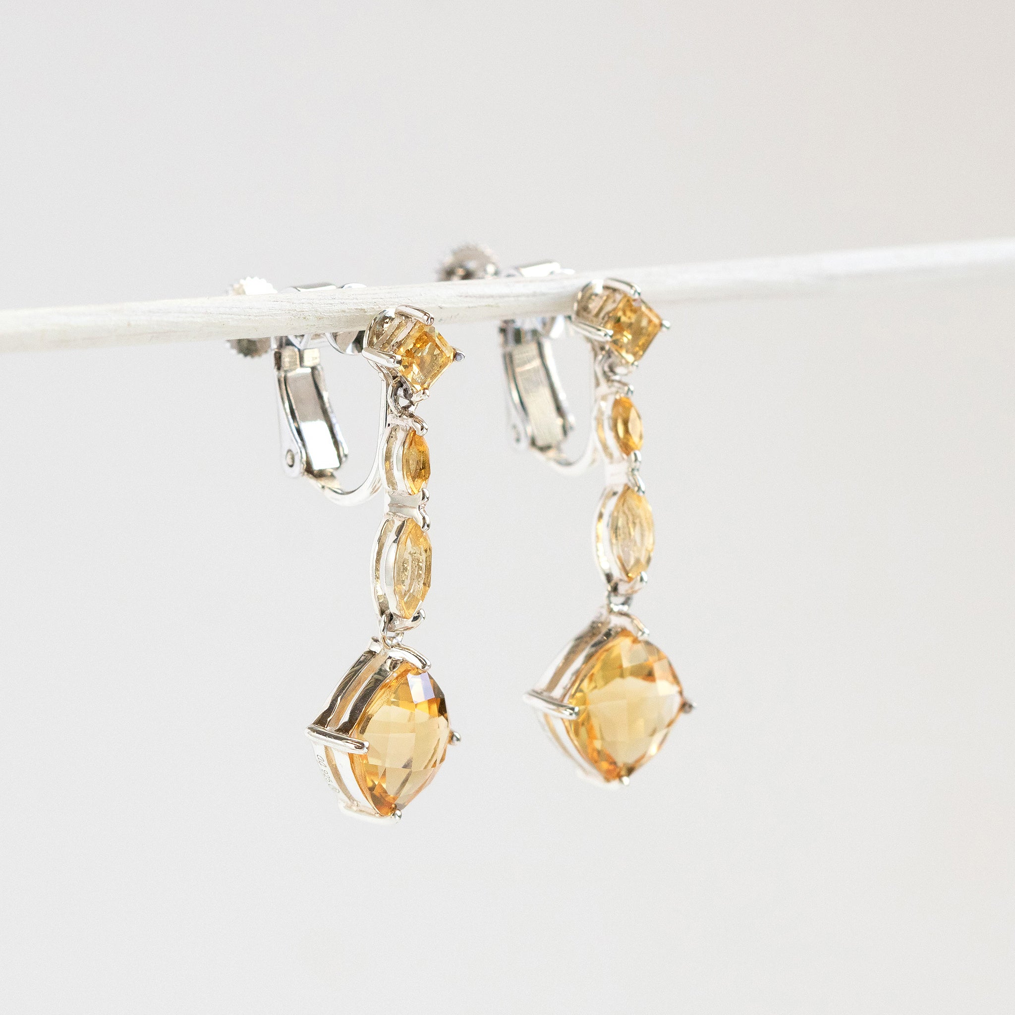 シトリン シルバーイヤリング(11月誕生石)《26T10155》